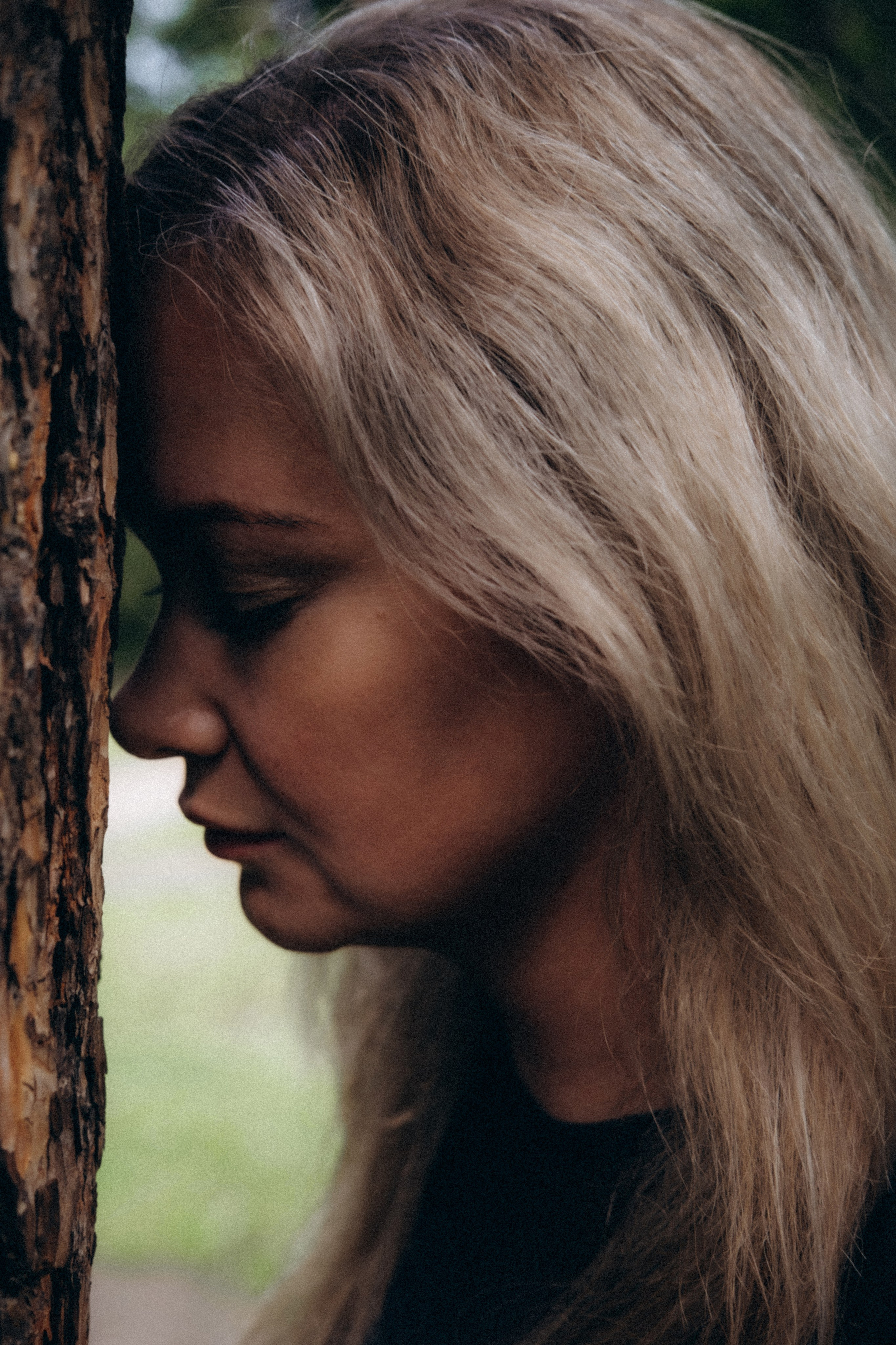 Фотосессия девушки в парке Екатеринбурга. Свадебный фотограф в Екатеринбурге — заказ профессиональной фотосесии, все виды фотосъемки