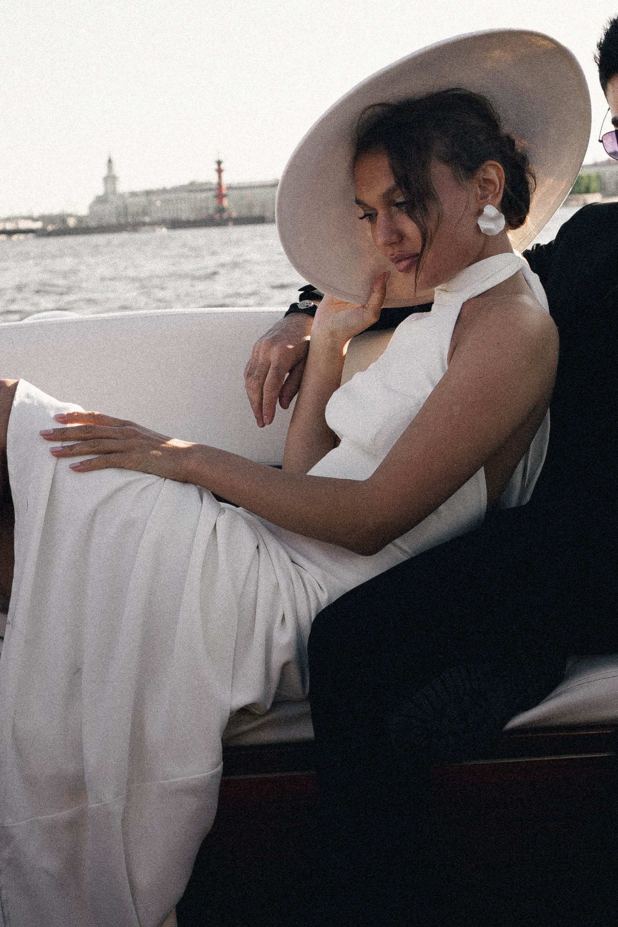 СВАДЕНБНАЯ СЬЕМКА НА КАТЕРЕ ПО КАНАЛАМ САНКТ-ПЕТЕРБУРГА И В АКВАТОРИИ НЕВЫ. Профессиональный фотограф, Санкт-Петербург — Виктория Богомолова