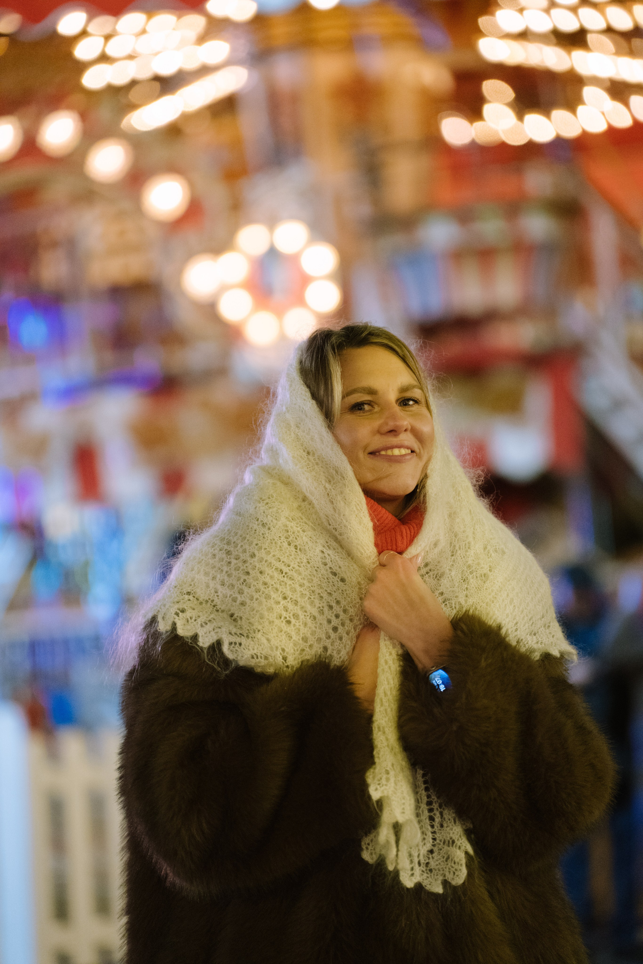 ПРОГУЛКА НА МАНЕЖНОЙ ПЛОЩАДИ ДЛЯ ДЕВУШКИ ПЕРЕД НОВЫМ ГОДОМ (НОВОГОДНЯЯ ФОТОСЕССИИЯ НА МАНЕЖНОЙ ПЛОЩАДИ). Профессиональный фотограф, Санкт-Петербург — Виктория Богомолова