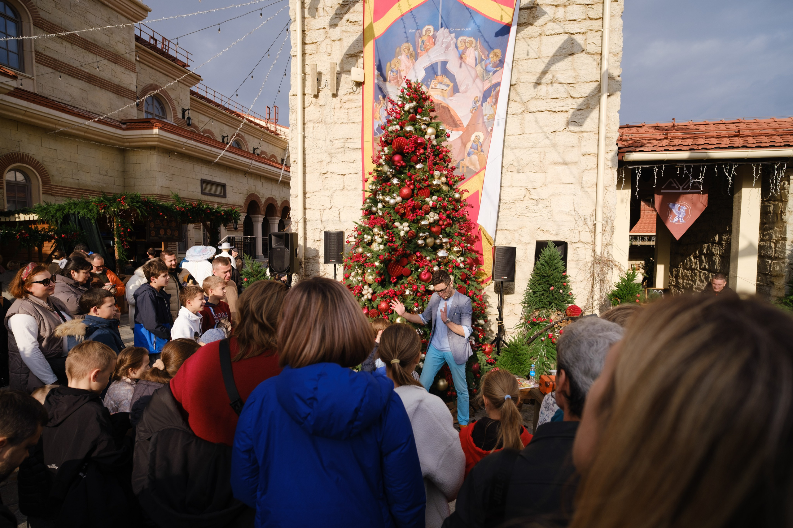 Новогодний репортаж из парка «Новый Херсонес» | Фотограф Илья Желдак. Профессиональная фотосъемка в Крыму. Натуральные эмоции и живые кадры. Забронируйте дату прямо сейчас!