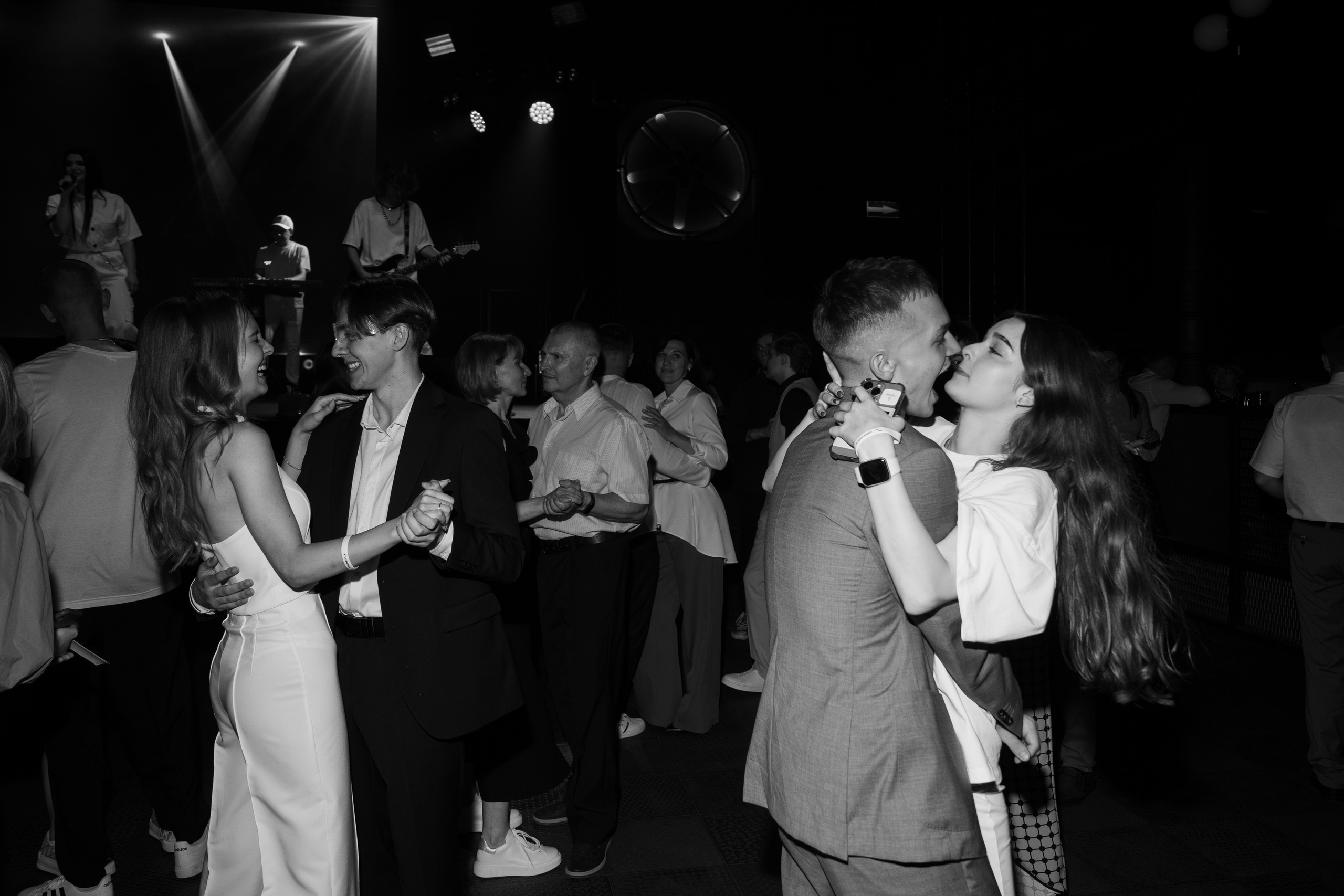 Выпускной Гимназия 7. Свадебный и репортажный фотограф Элина Козырьянова