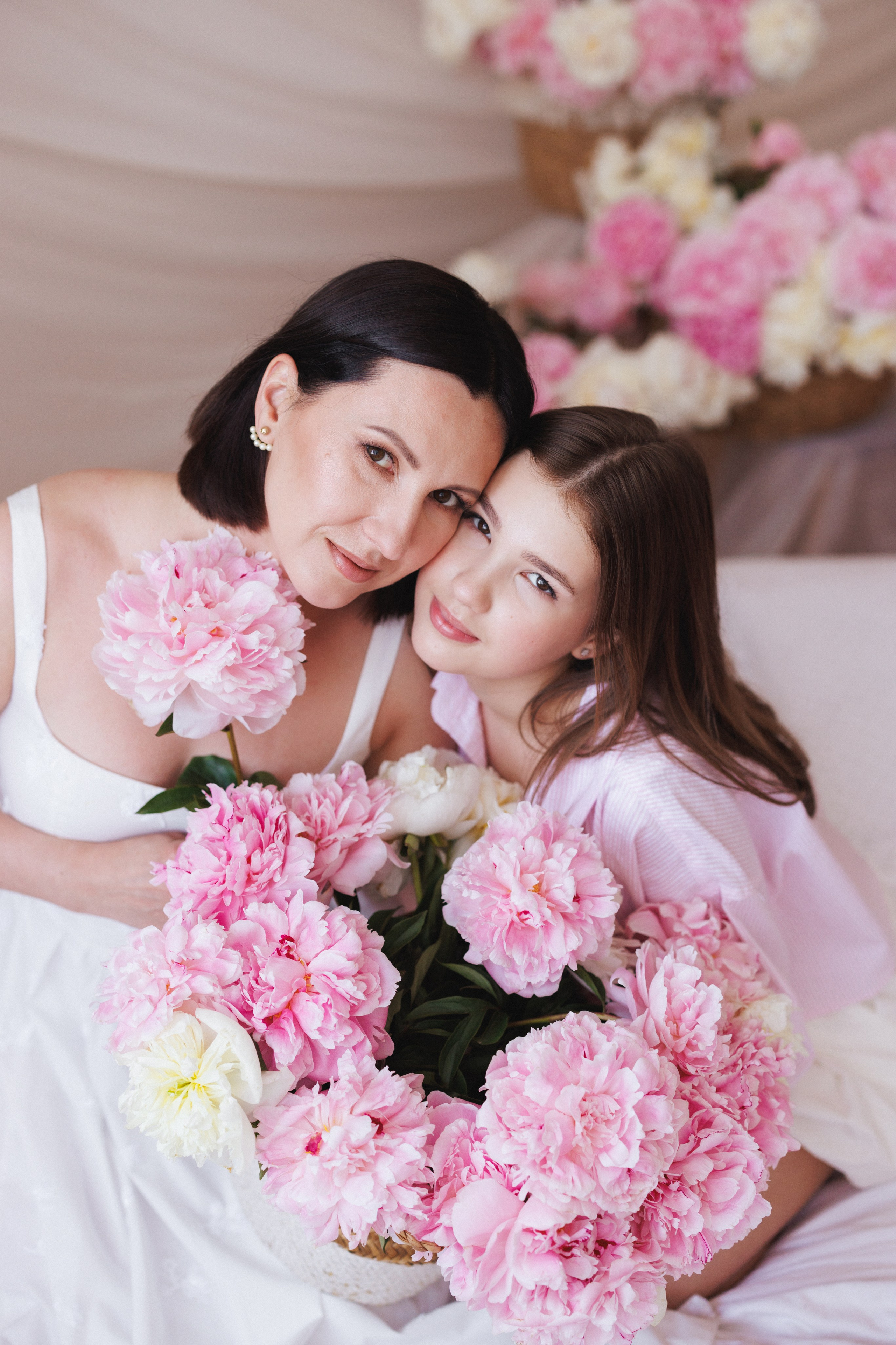 Фотосессия с живыми Пионами в фотостудии «Space JOBS». Семейный и детский фотограф в Краснодаре Анна Трашкова