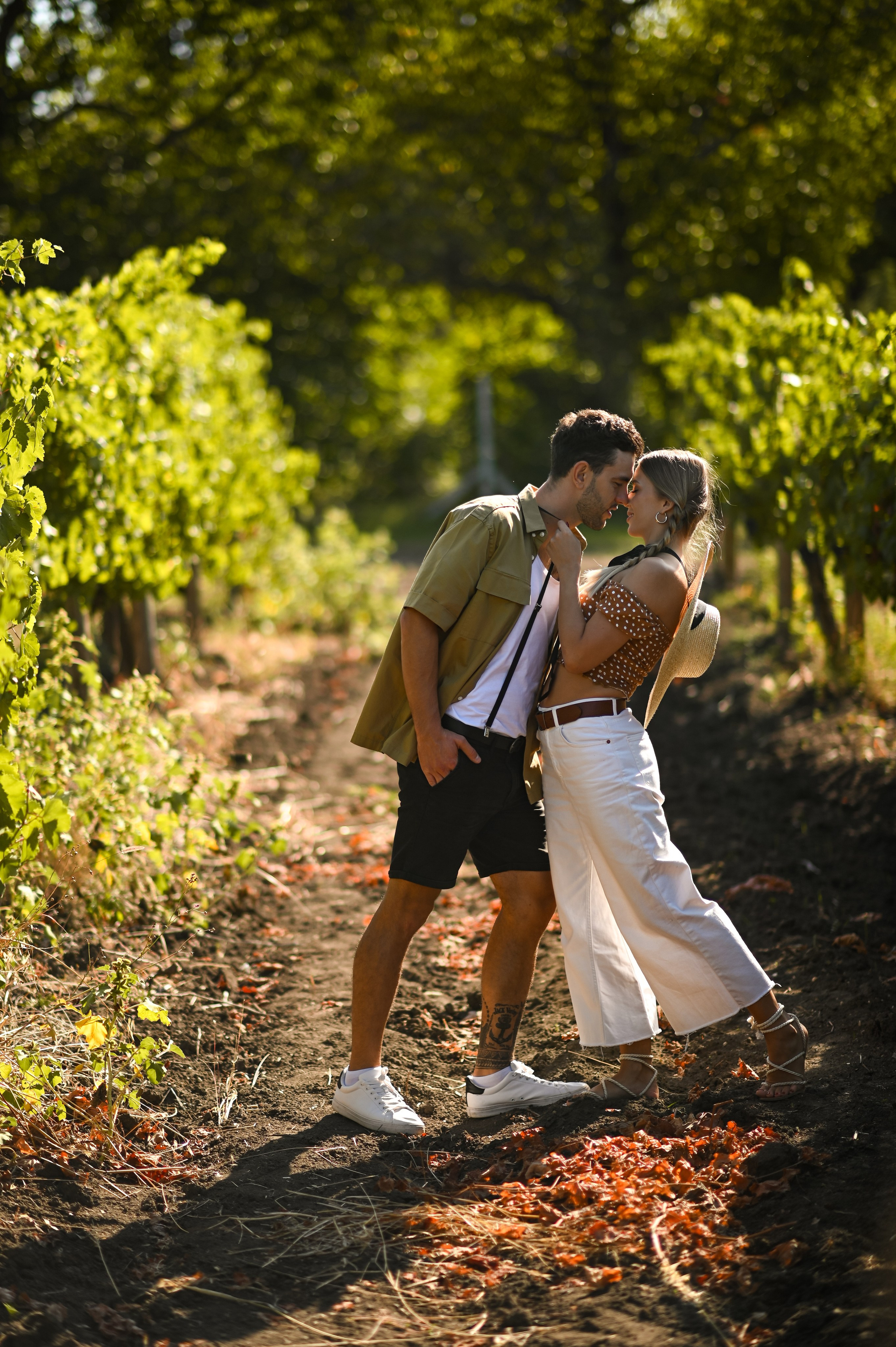 Lovestory на плантации виноградников в Крыму. Фотограф Москва и Видеограф Москва