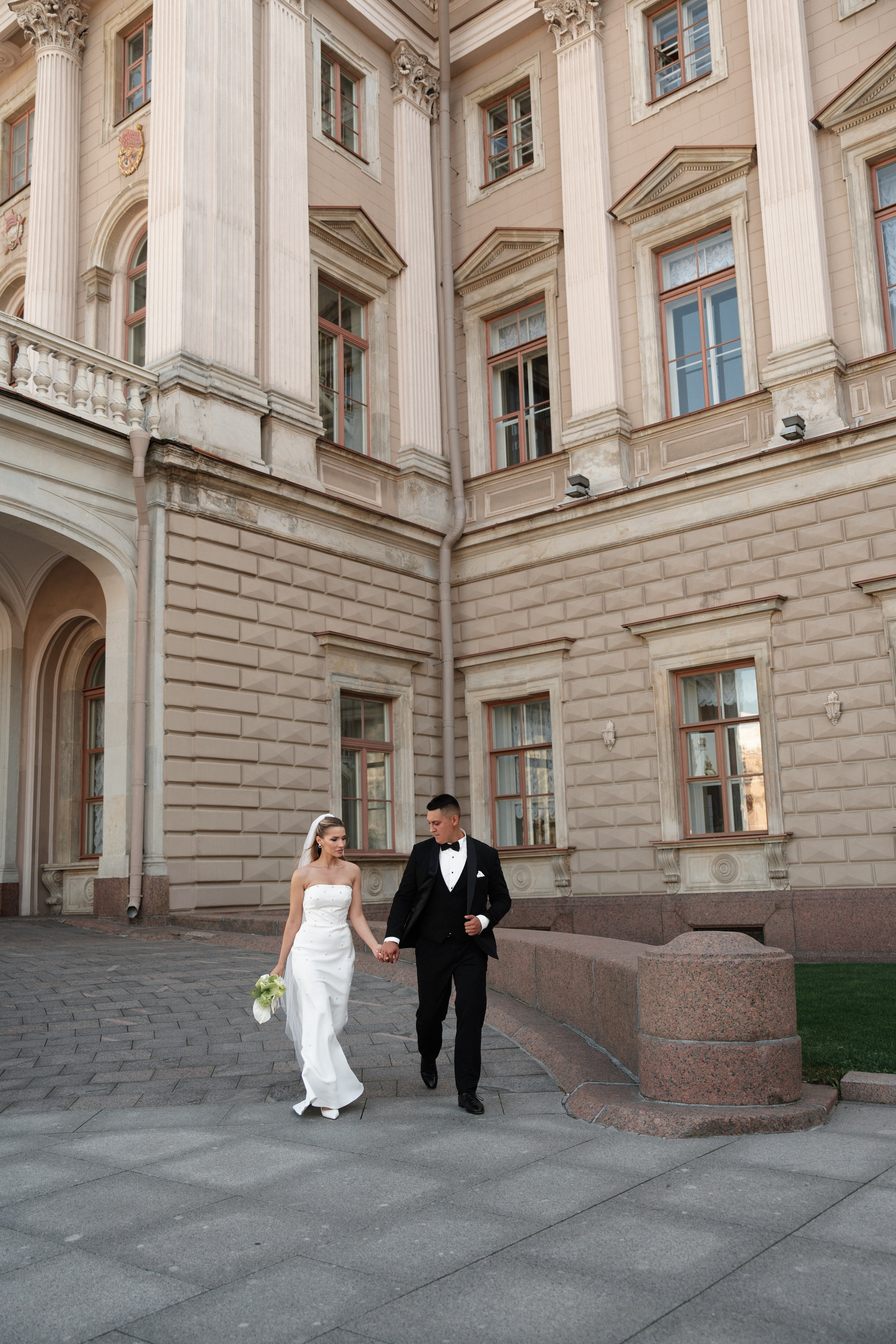 Виктория & Роман. Камерная городская свадьба в видовом ресторане в стиле современная классика. Свадебный фотограф организатор в Санкт-Петербурге Ассоль Опарина