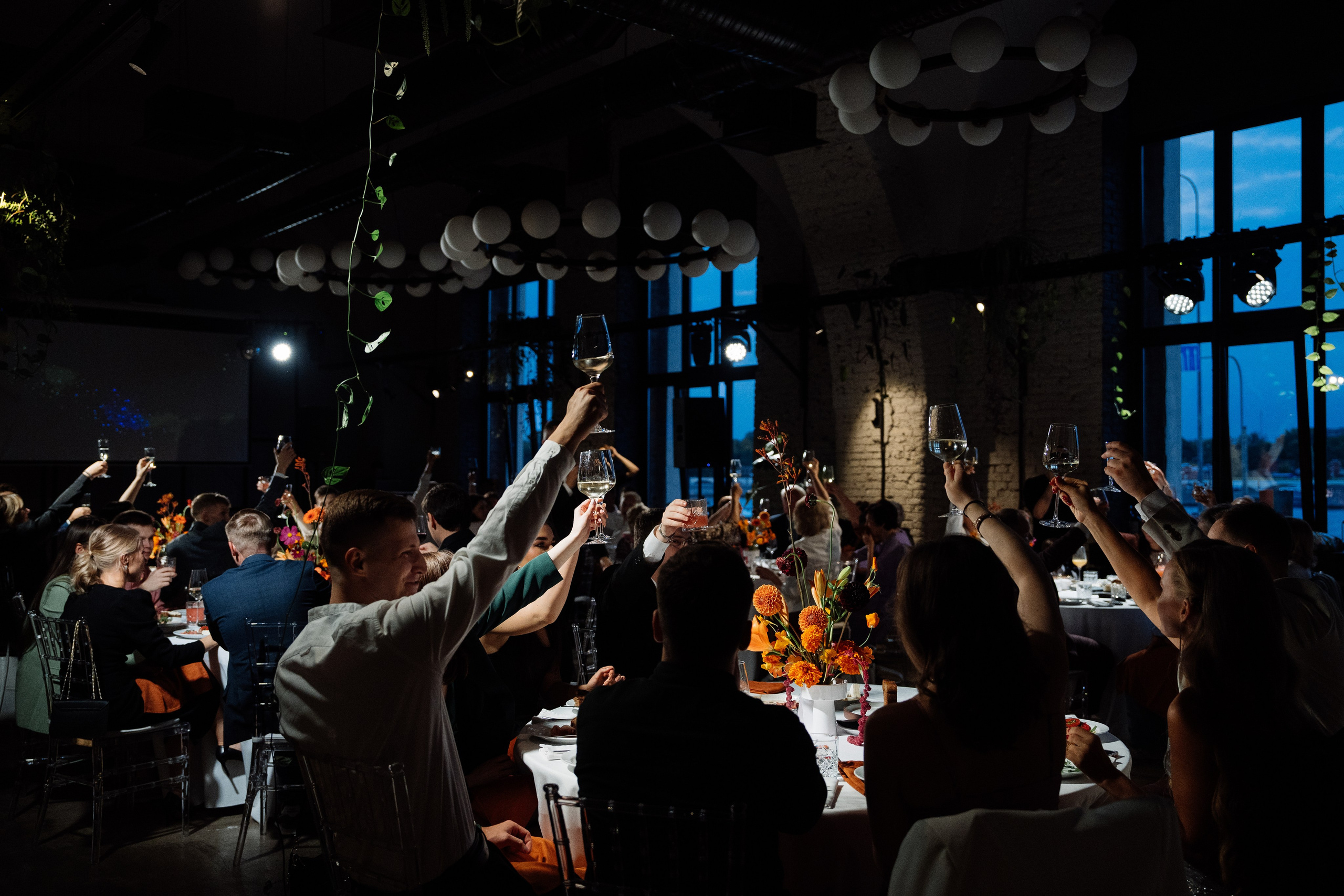 Оранжевая свадьба в гребешках. Свадебный фотограф организатор в Санкт-Петербурге Ассоль Опарина