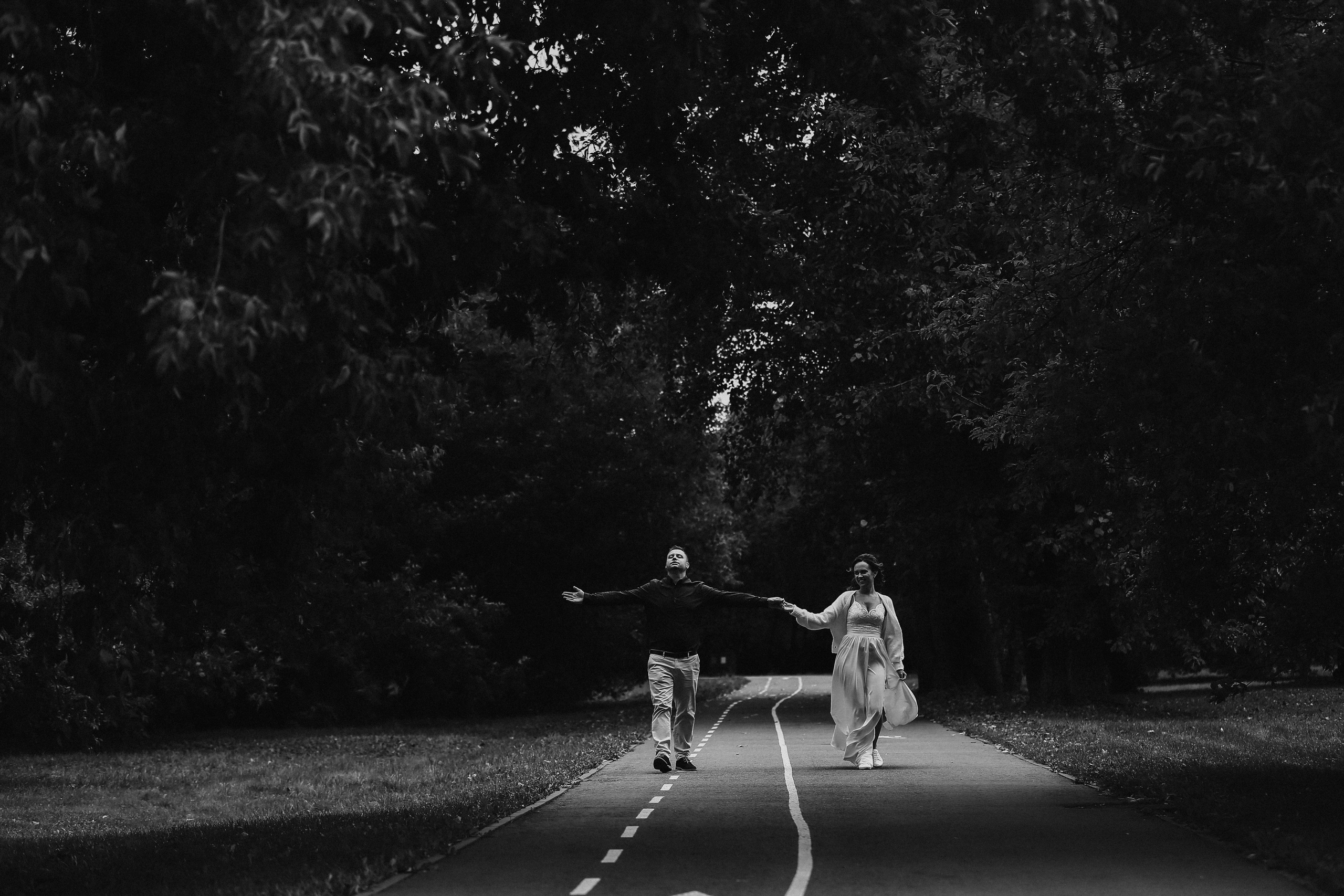 Свадебная прогулка в Ч\Б. Фотограф Антон Чупринин