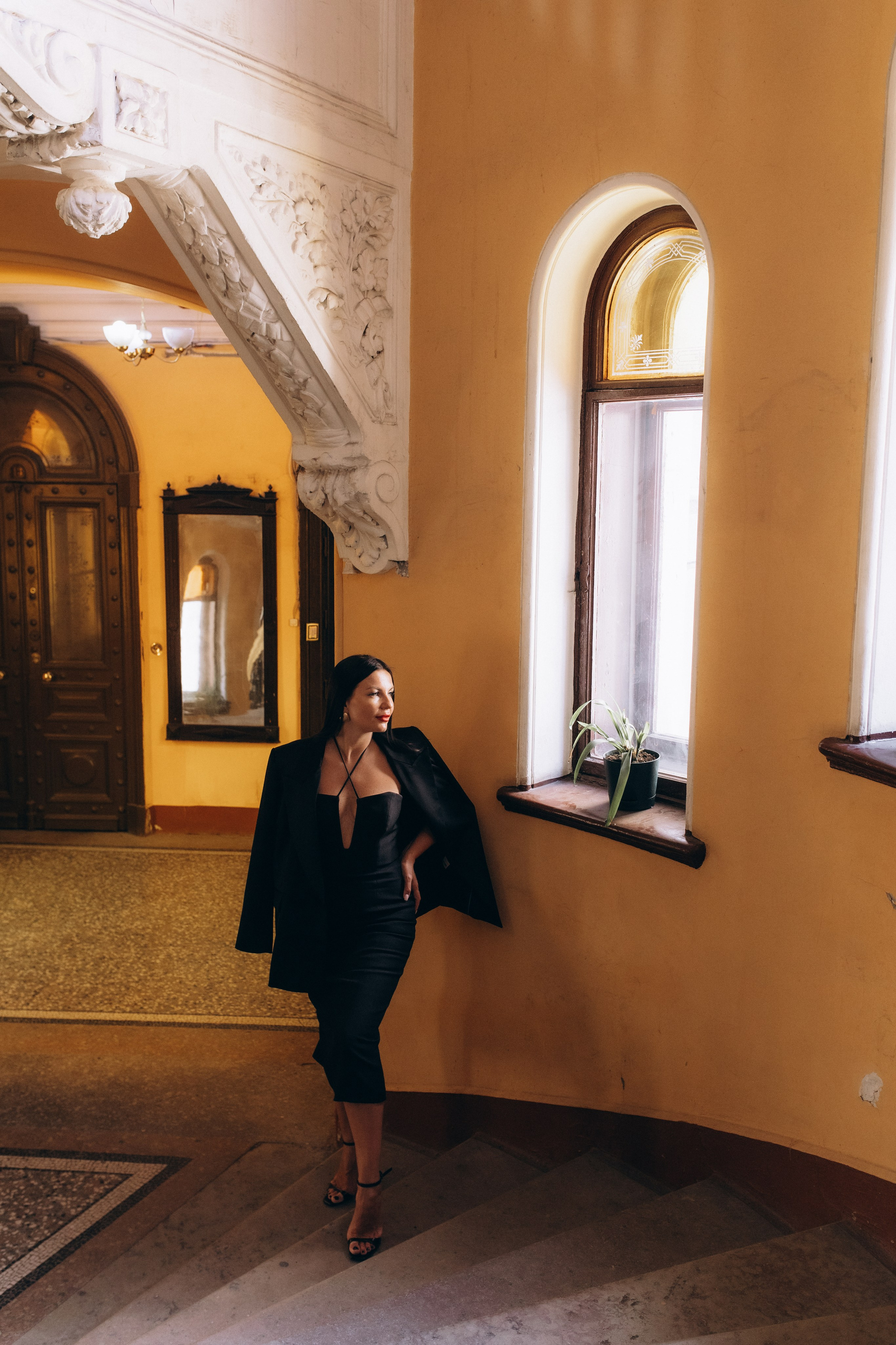 Ольга, прогулка по Фонтанке и фотосессия в парадной Ромашка. Фотограф в Санкт-Петербурге Разиля Идиятуллина