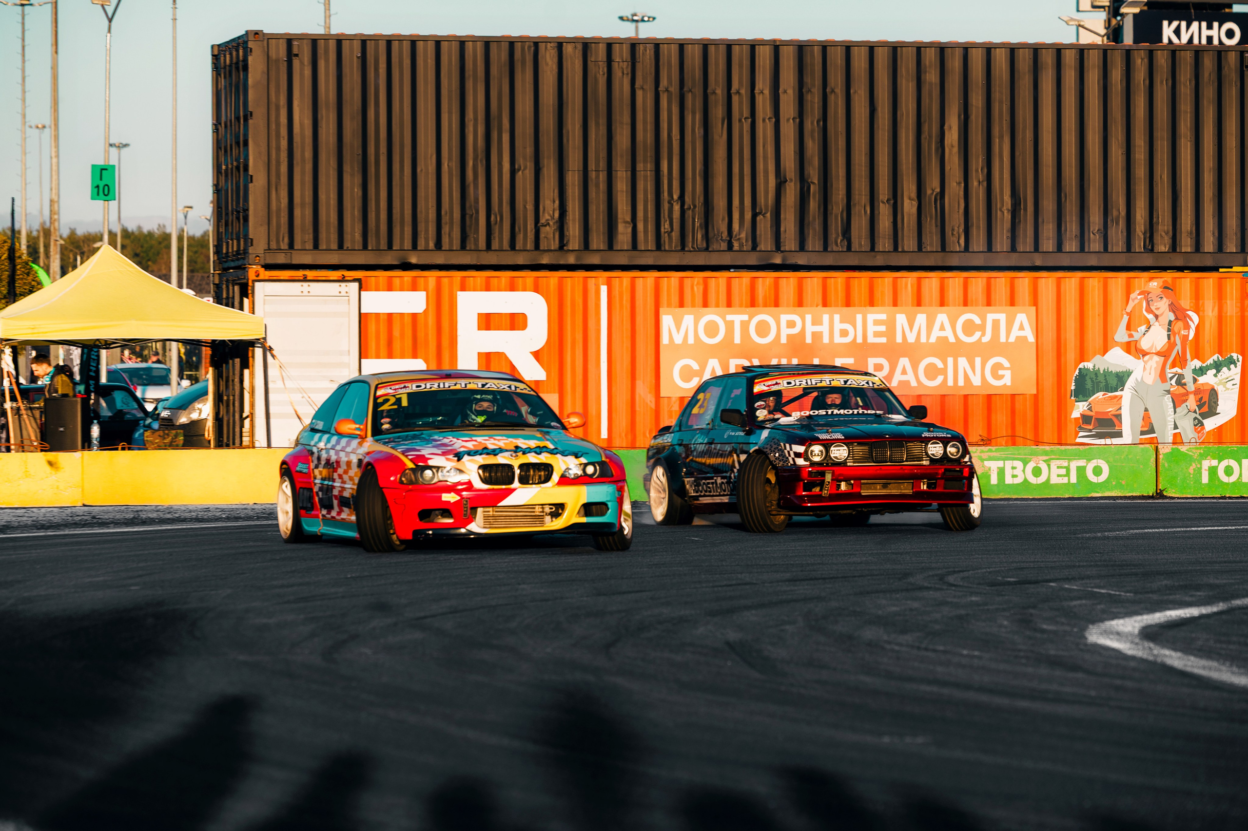 Фотографии закрытия сезона 2025 VibeSide — дрифт и автошоу у МЕГА Дыбенко, Санкт-Петербург