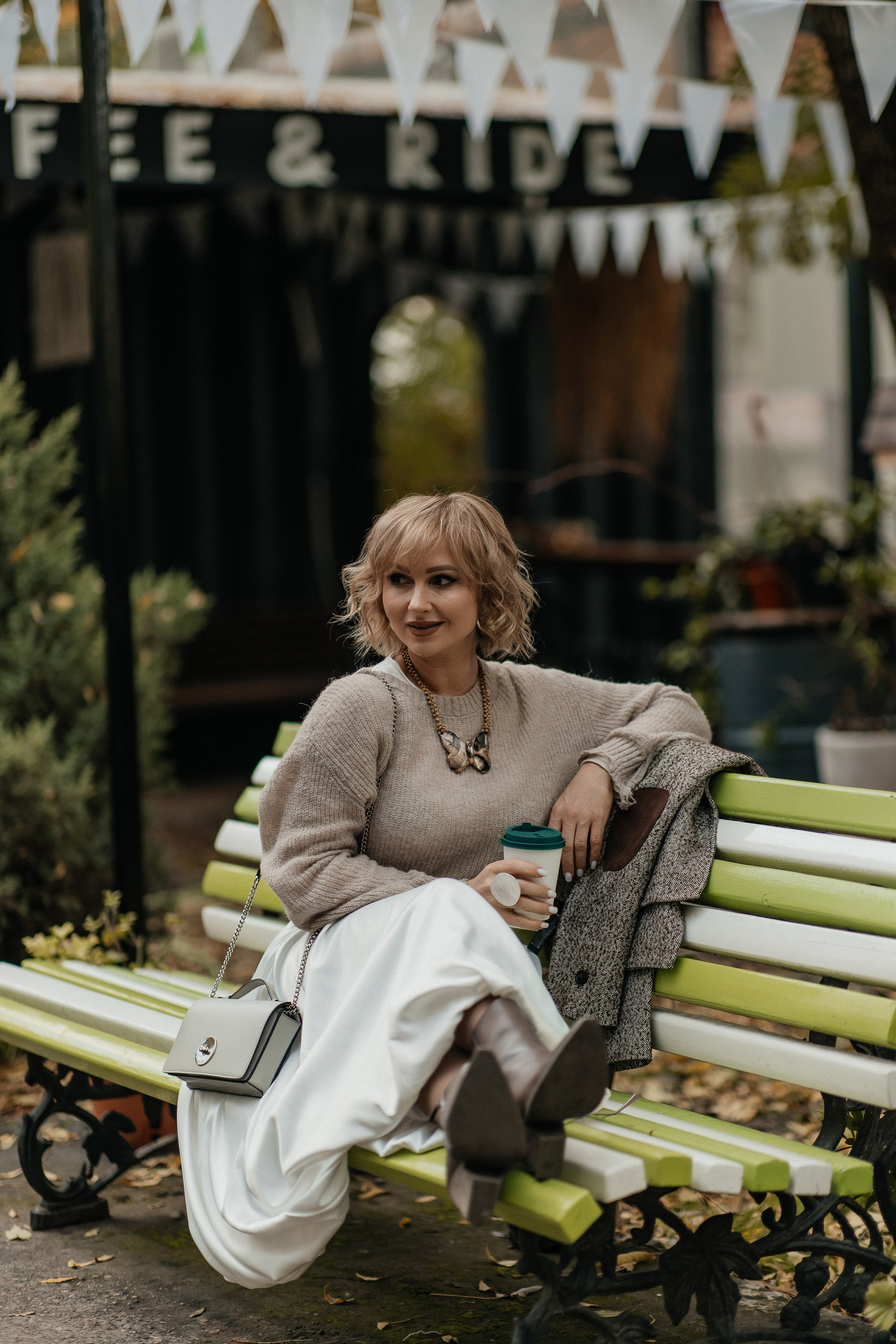 Маша и осень