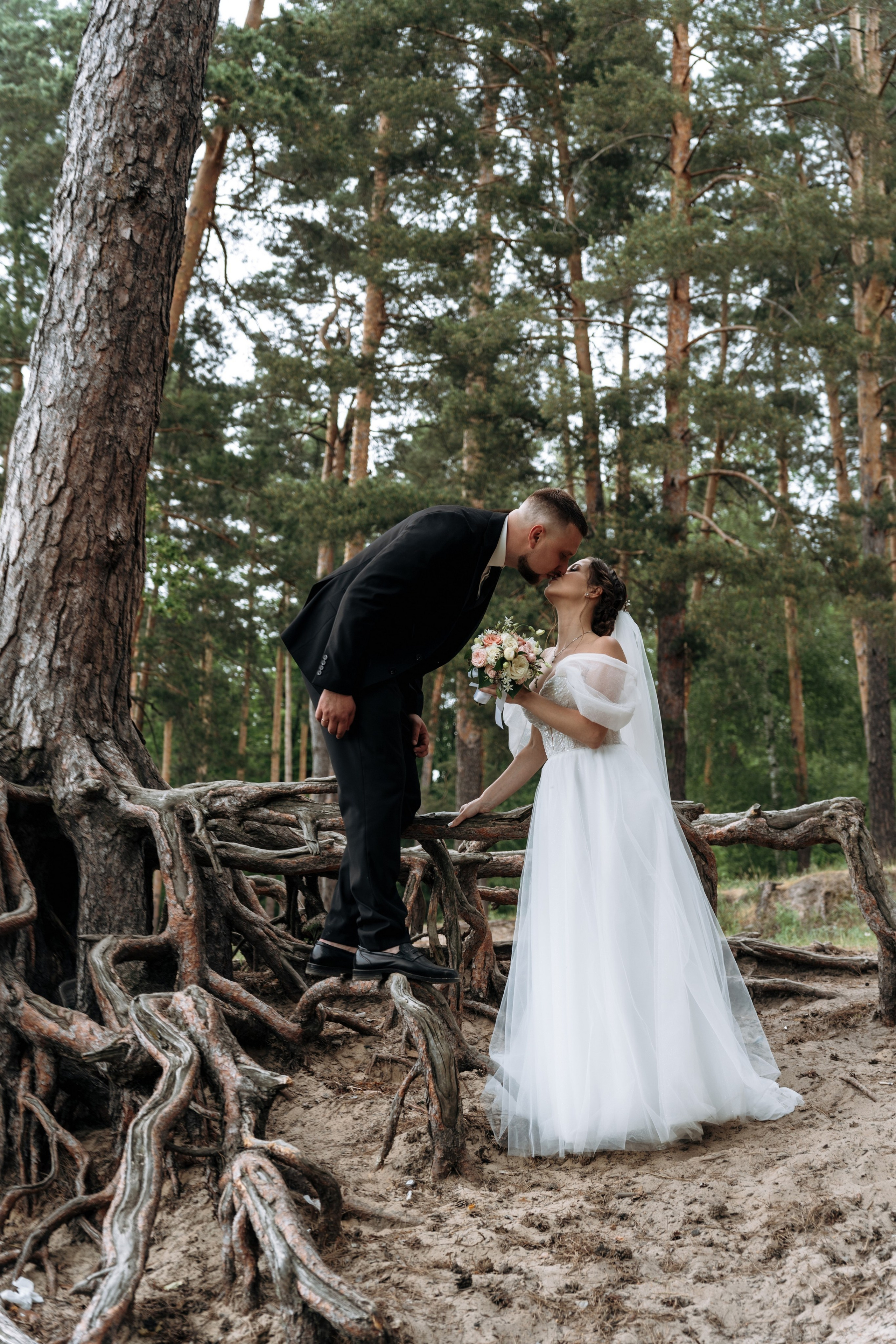 Свадебный день Яны и Максима, прогулка в лесу, Картинная галерея в Тамбове. Свадебный фотограф в Тамбове Павел Четвертков