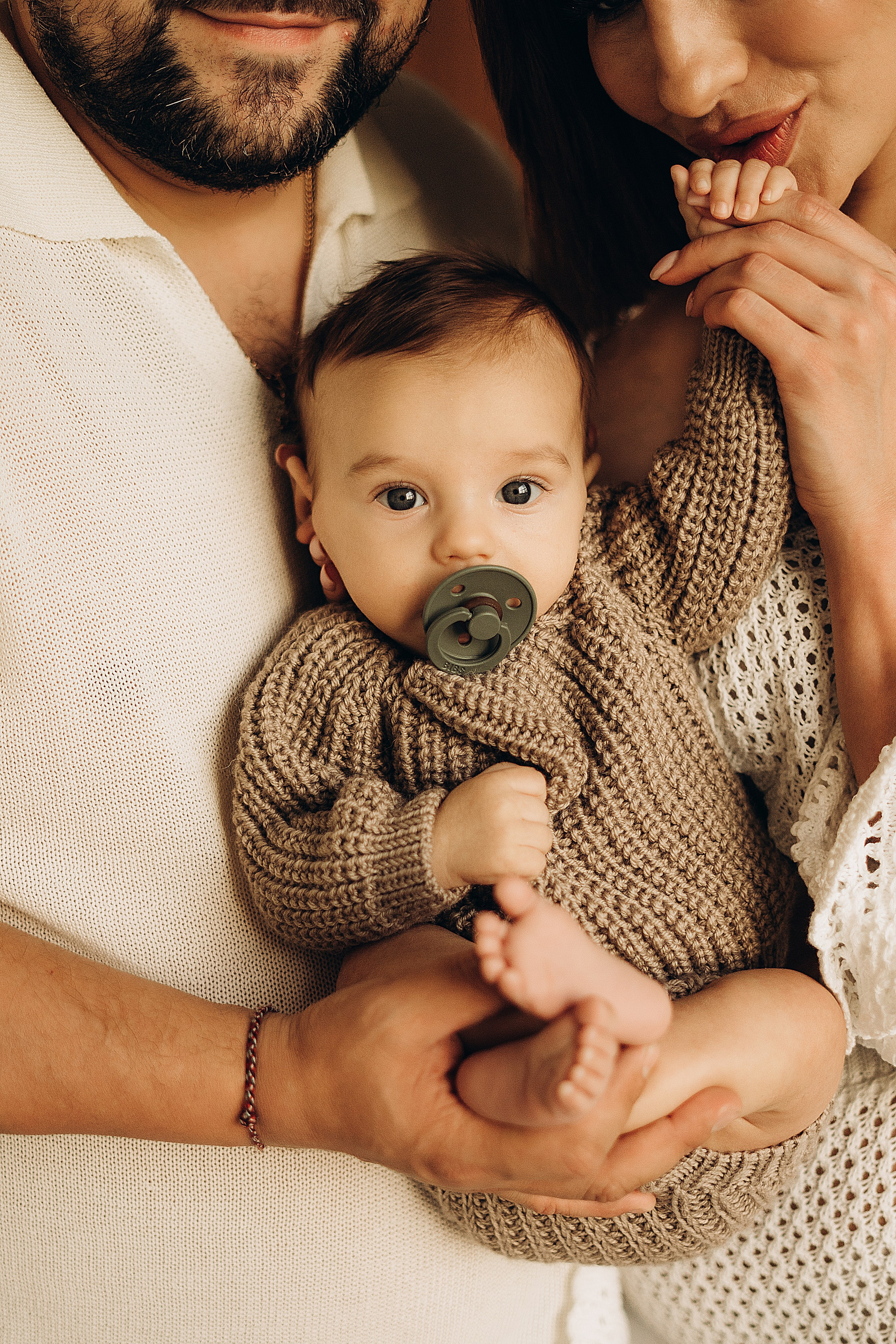 ньюборн фотосессия лайфстал фотограф новорожденные ребенок ребенок в реквизите семейные фото фотограф в краснодаре фотосессия