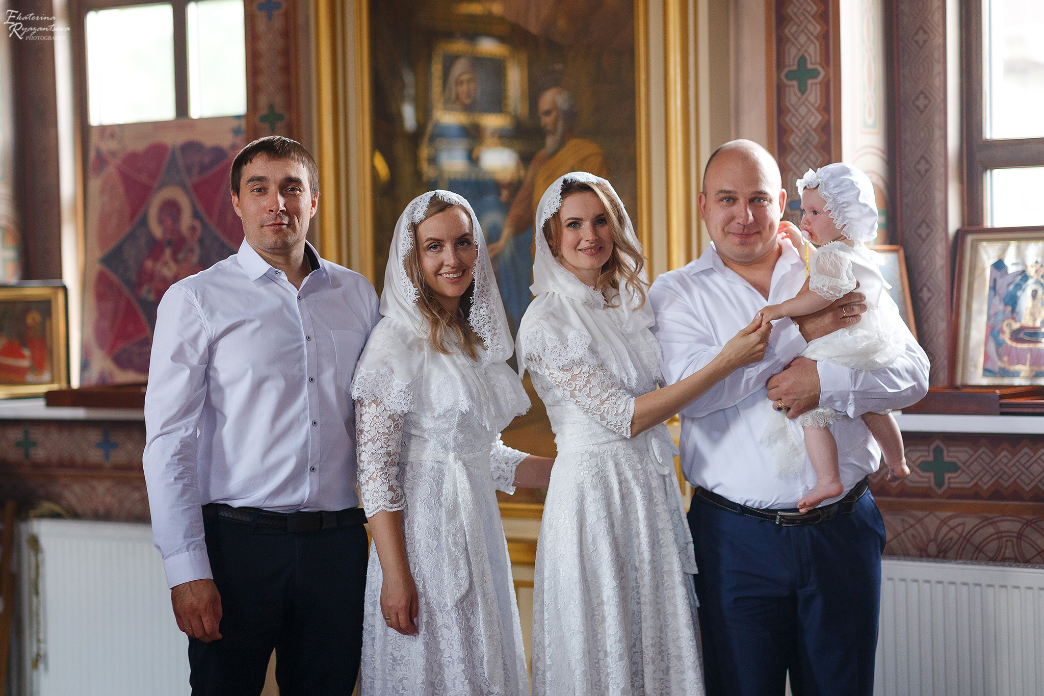 родители и крёстные после крещения