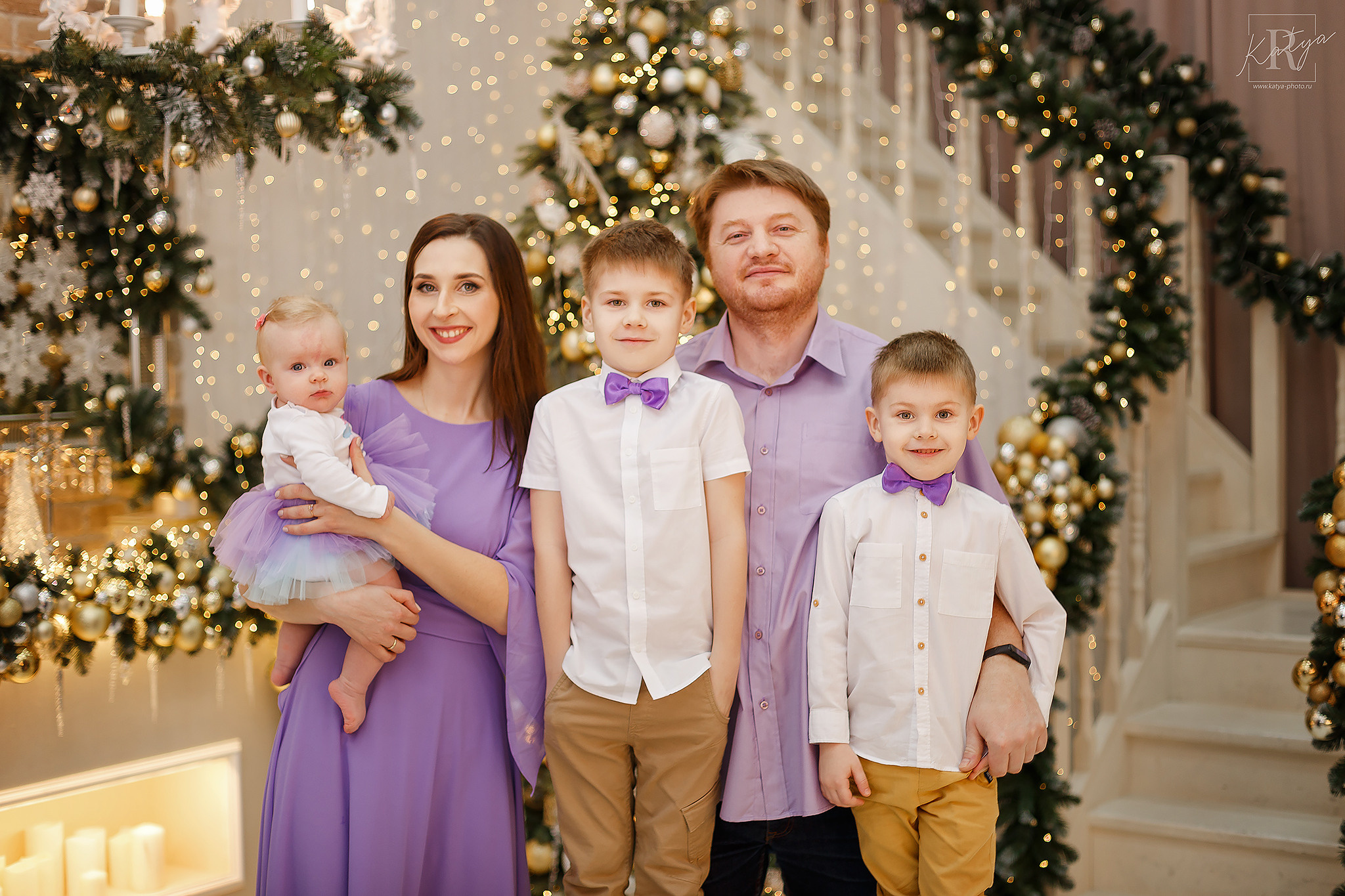 новогодняя фотосессия семьи в фотостудии зефир