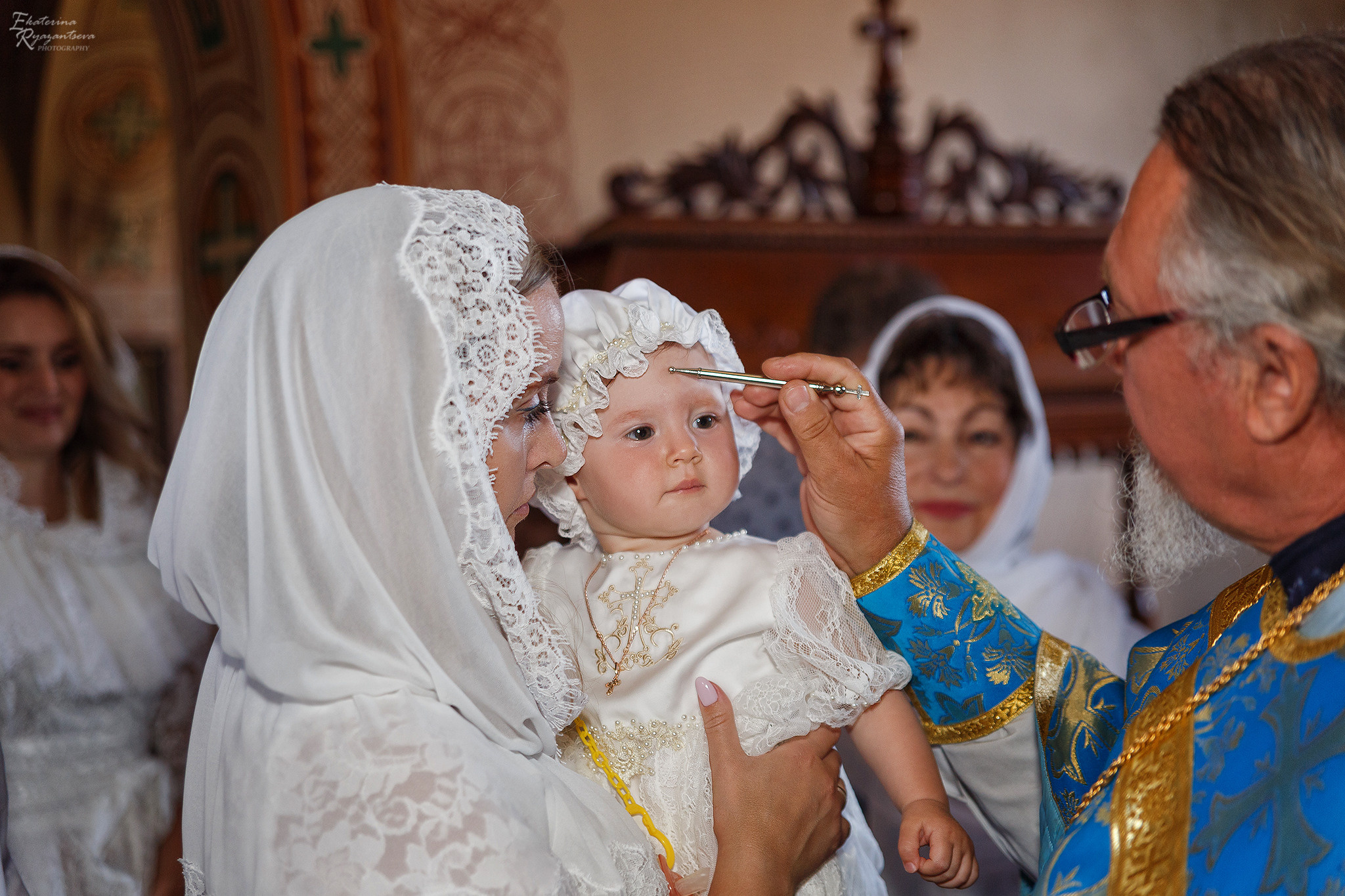 таинство миропомазания в церкви