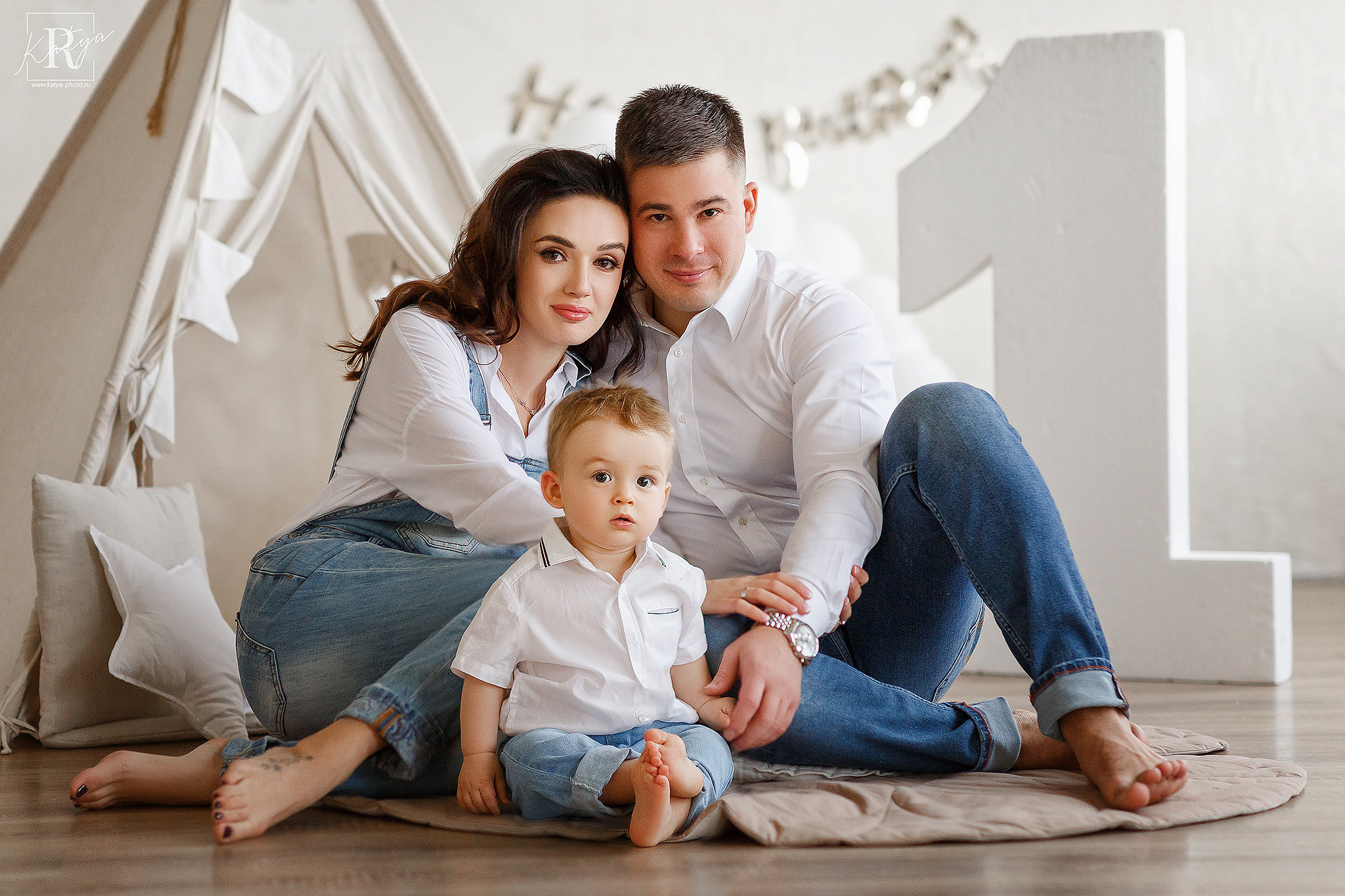 семейная фотосессия в джинсах