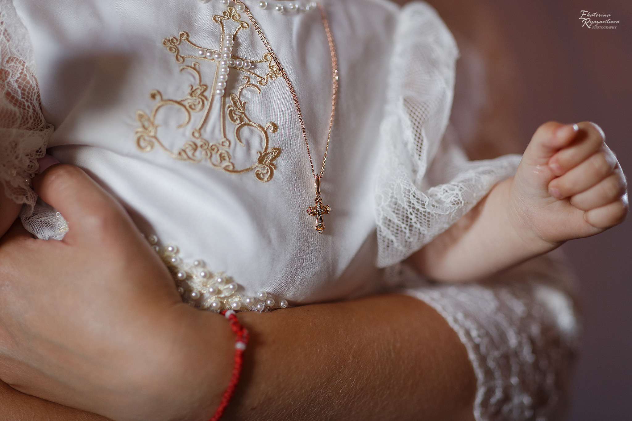 крестильная рубашка на ребёнке