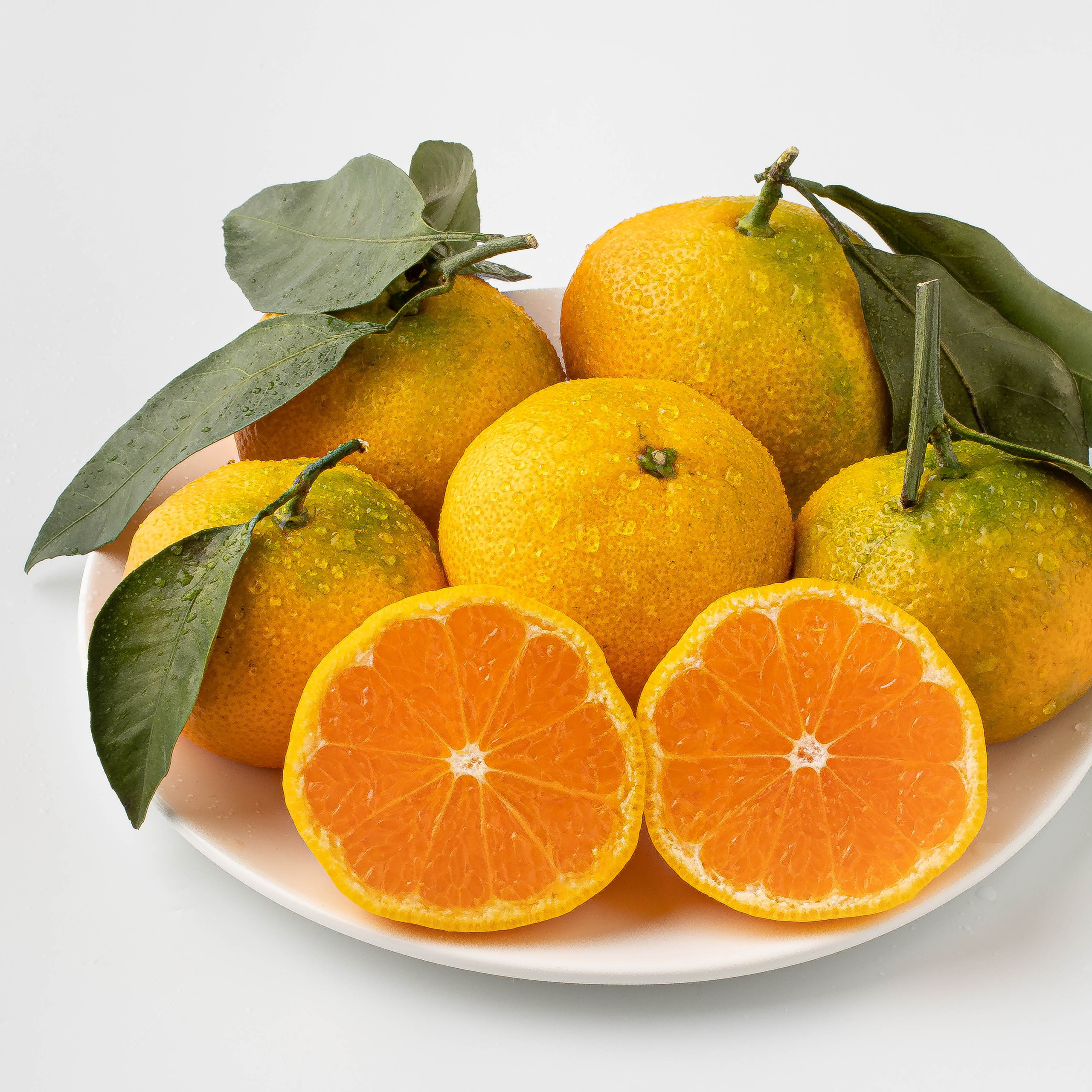 Съемка фруктов на белом фоне