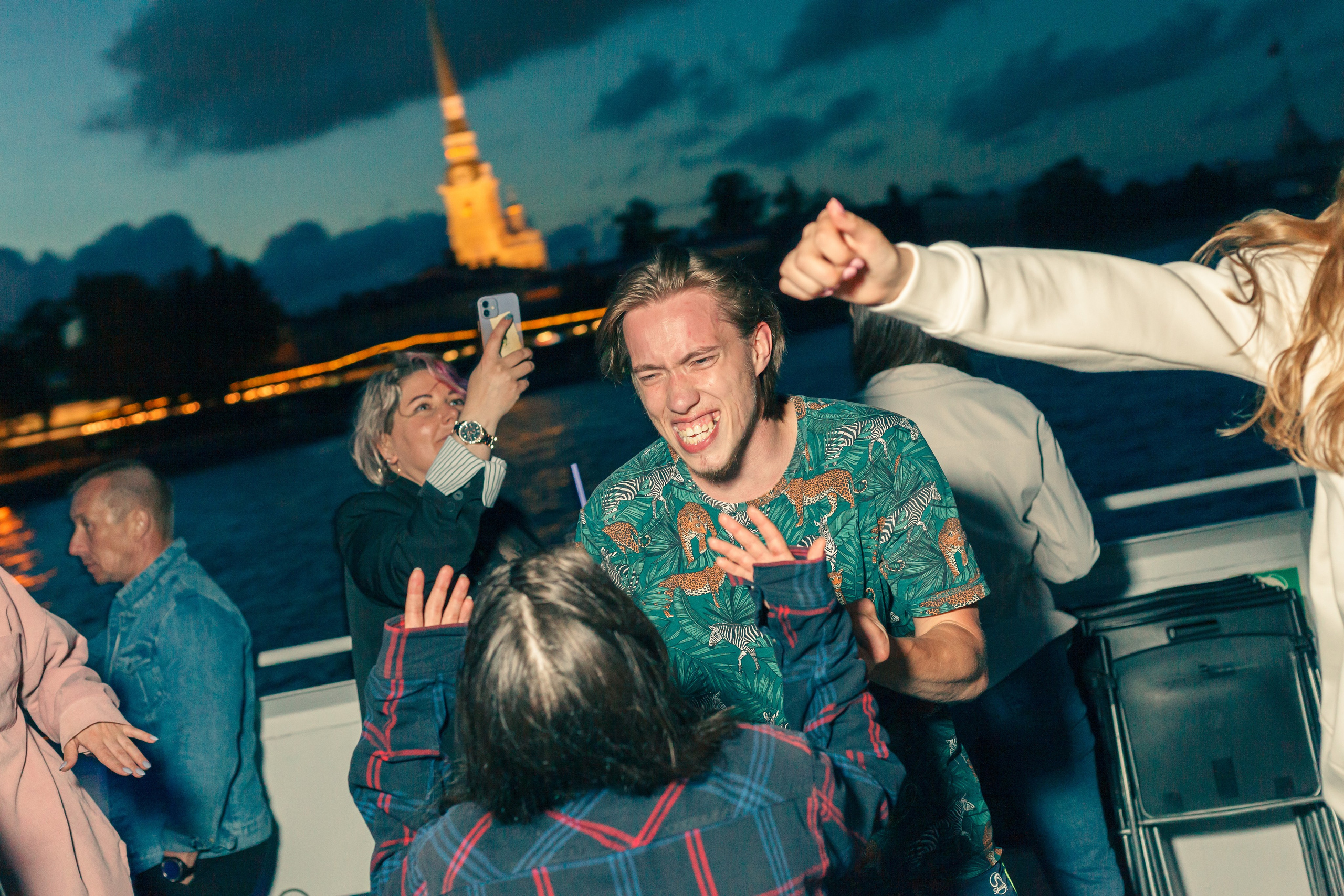 Ночь на Неве. Фотограф в Санкт — Петербурге Валерий Гаухман