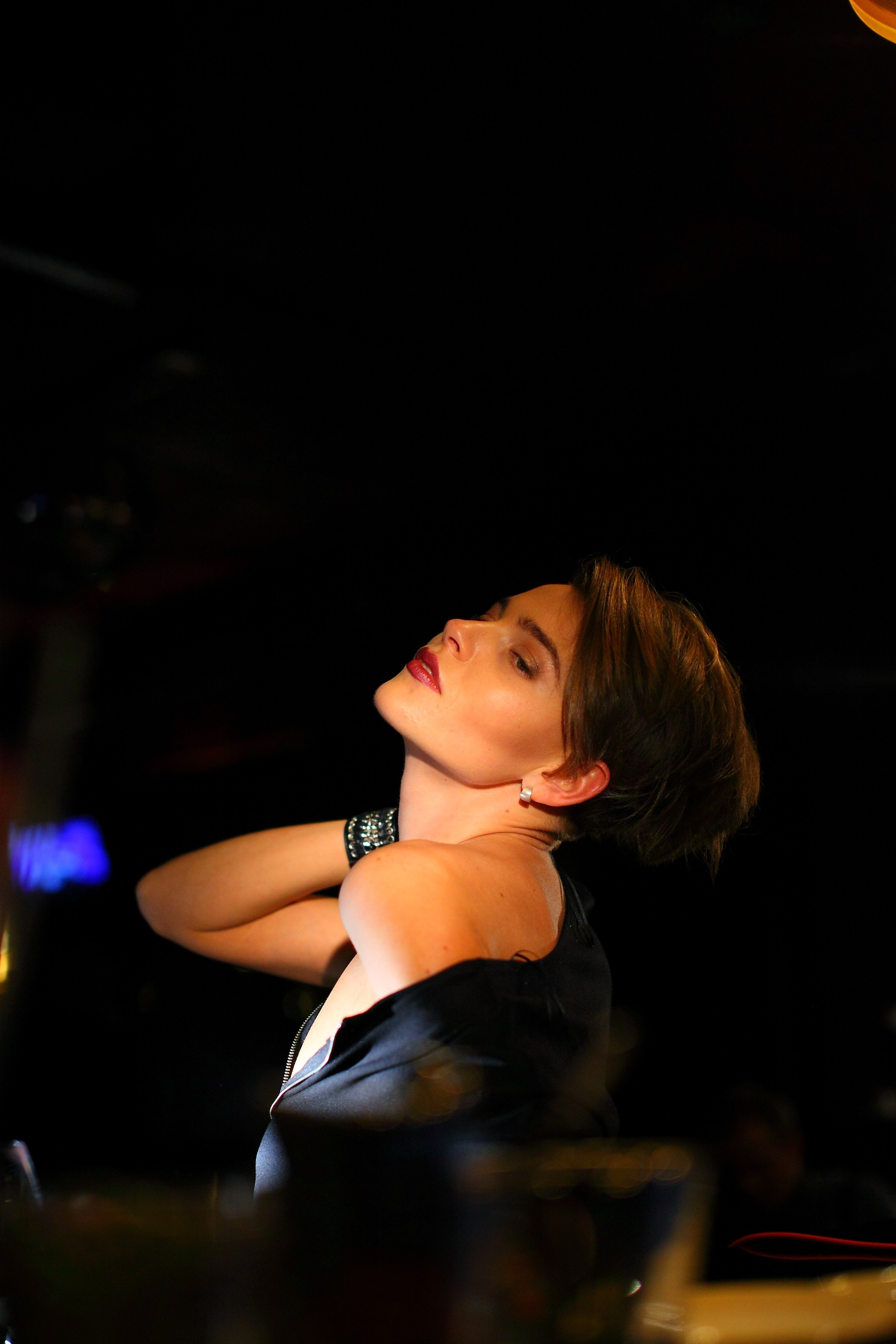 Портретная съемка девушки в кафе. Свадебный и репортажный фотограф в Ярославле и Санкт-Петербурге Роман Микрюков