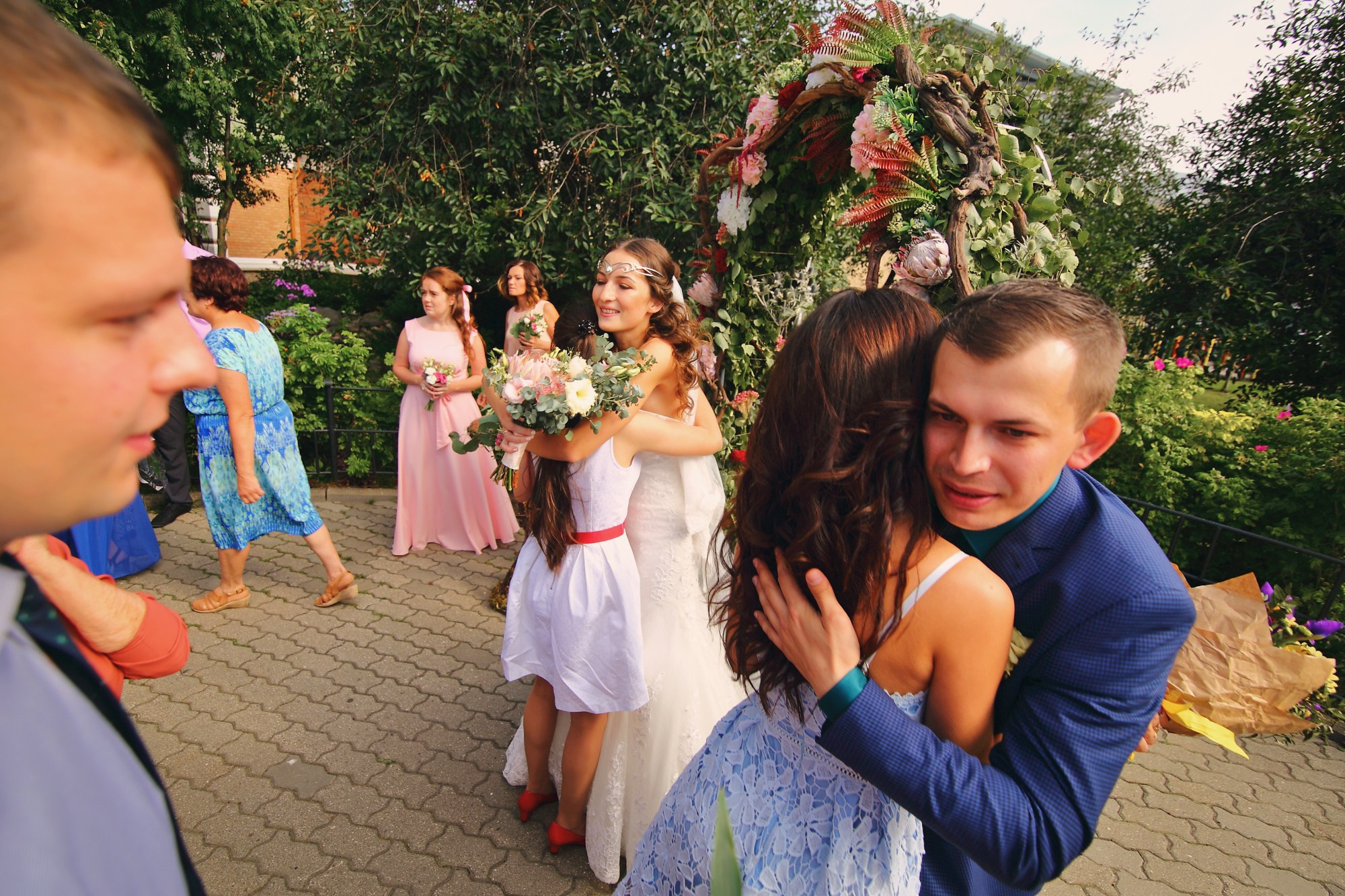 Выездная регистрация в красивом месте в Ярославле. Свадебный и репортажный фотограф в Ярославле и Санкт-Петербурге Роман Микрюков