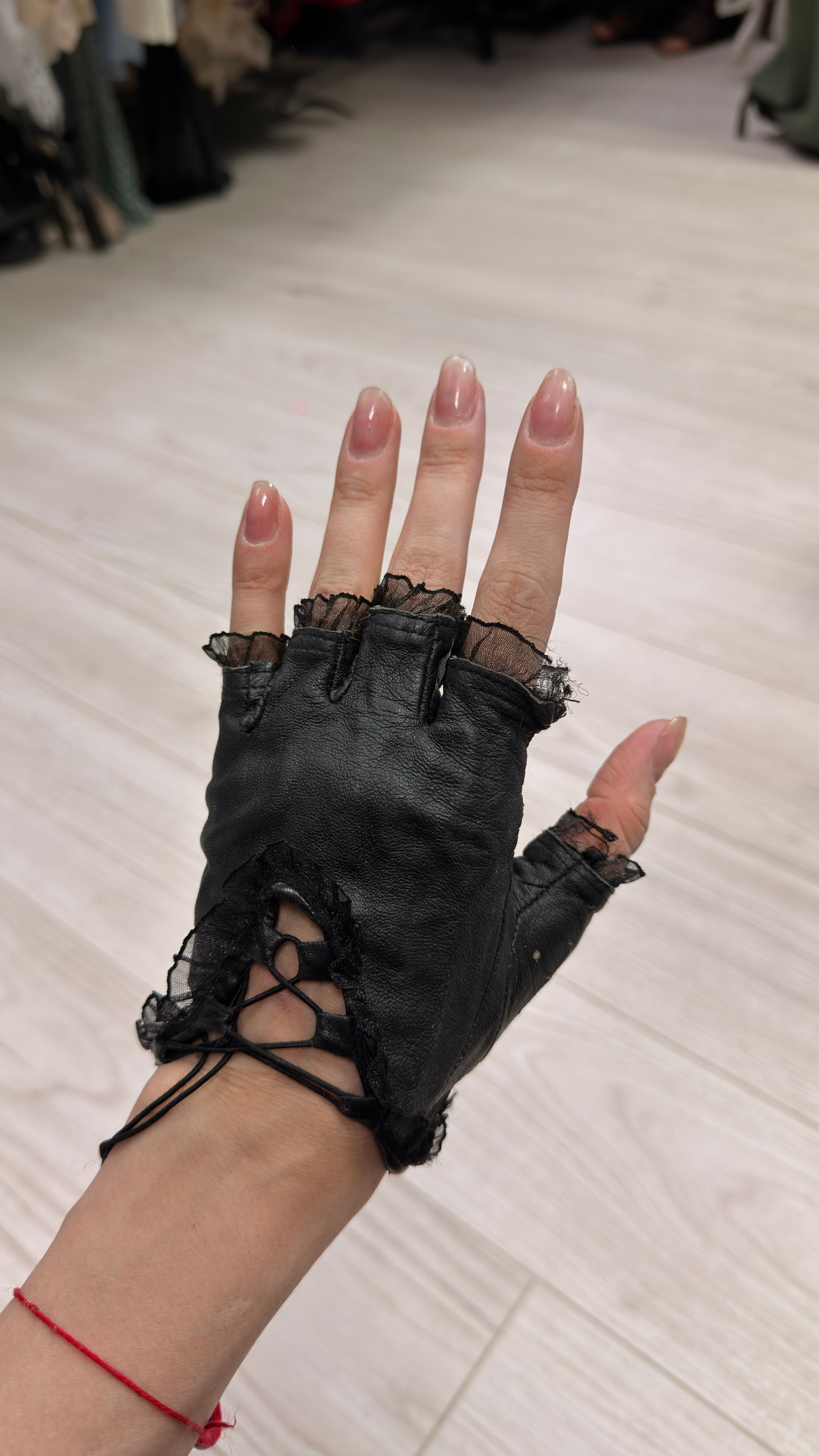 Перчатки в аренду. Аренда костюмов, платьев и реквизита для фотосессий на Камчатке