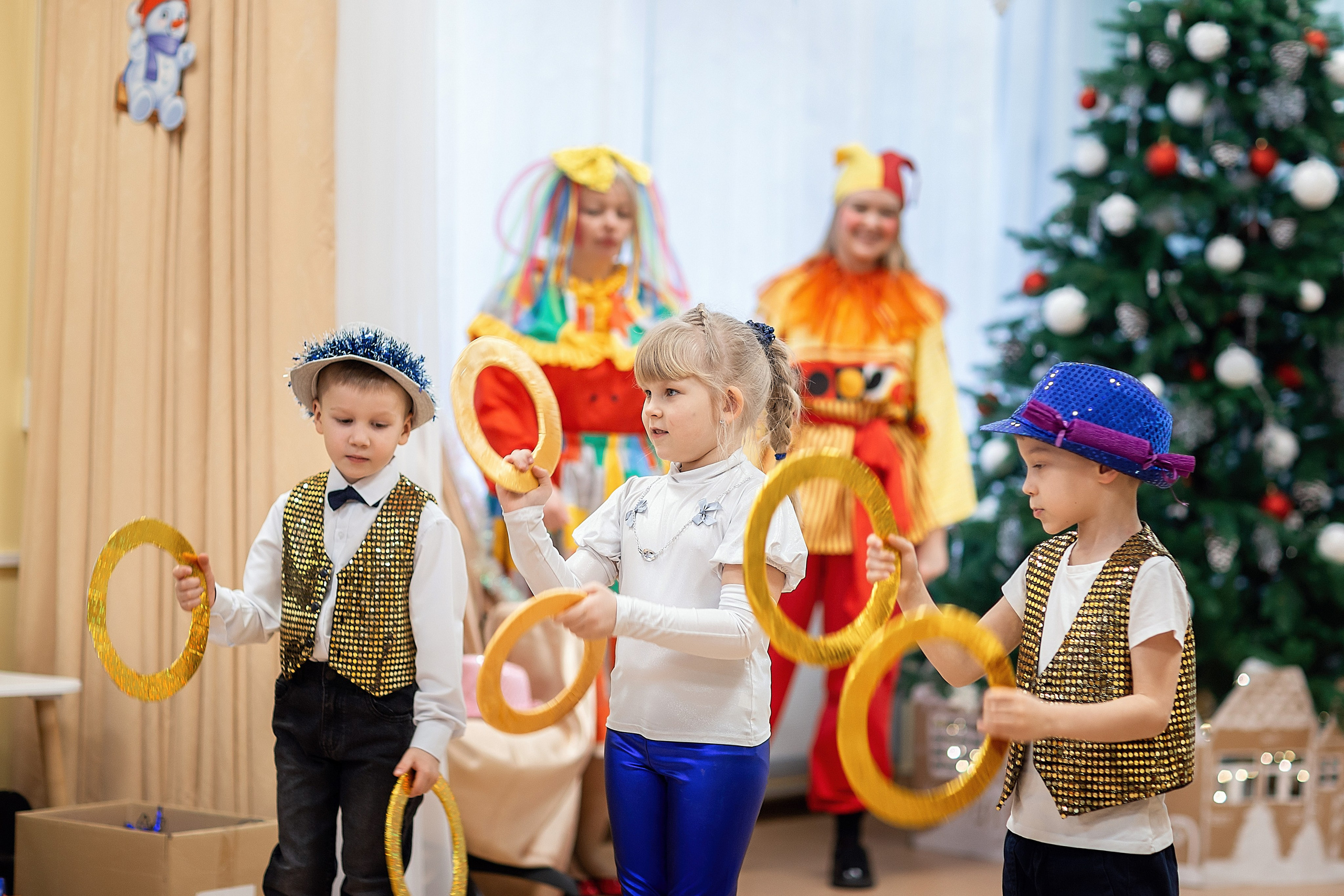 Утренник_"Веселый балаганчик» 2024. Семейный фотограф в Санкт-Петербурге