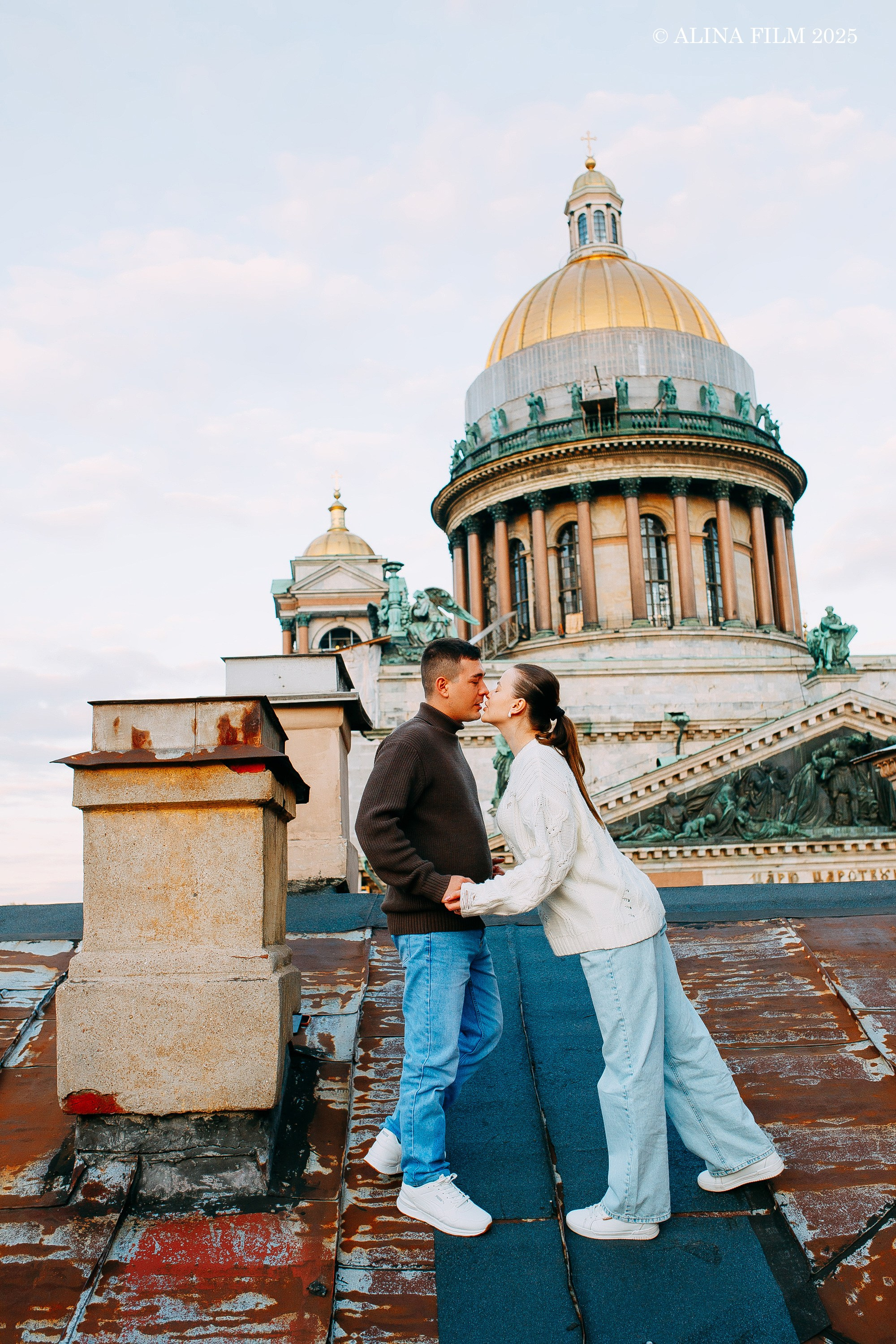 Лавстори на крыше у Исаакия. Фотограф в Санкт-Петербурге Alina Film