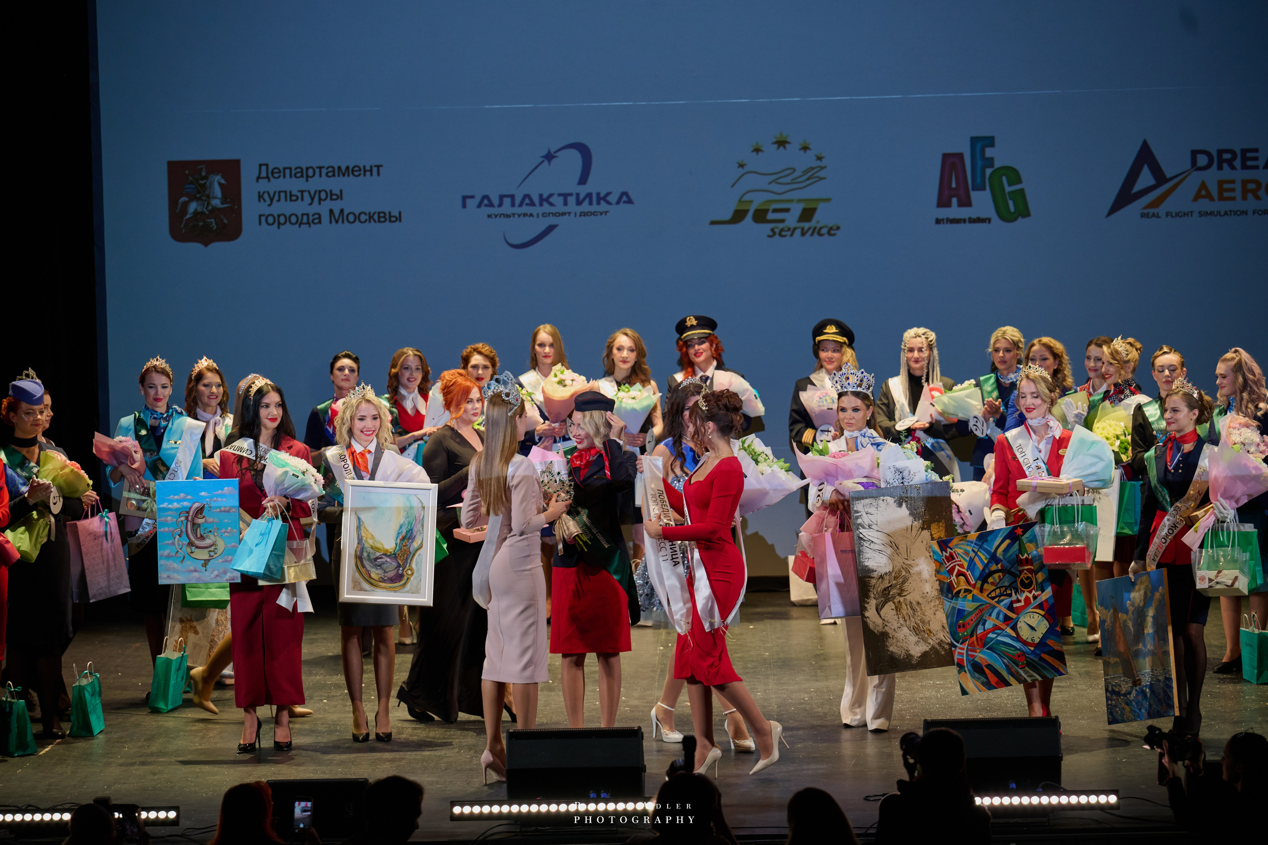 Финал международного конкурса «Топ стюардесс 11 + Авиа Мисс 2025». Фотограф Роман Адлер