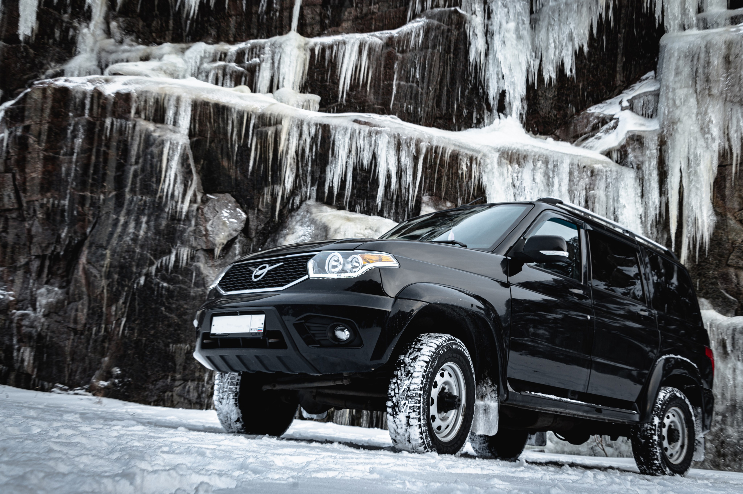 Фотосъемка автомобилей. Профессиональные фотосессии автомобилей. Фотографии автомобилей. Фотограф Роман Адлер. Фотографии УАЗ. Серия Русский Север 2023 Фото УАЗ Патриот.