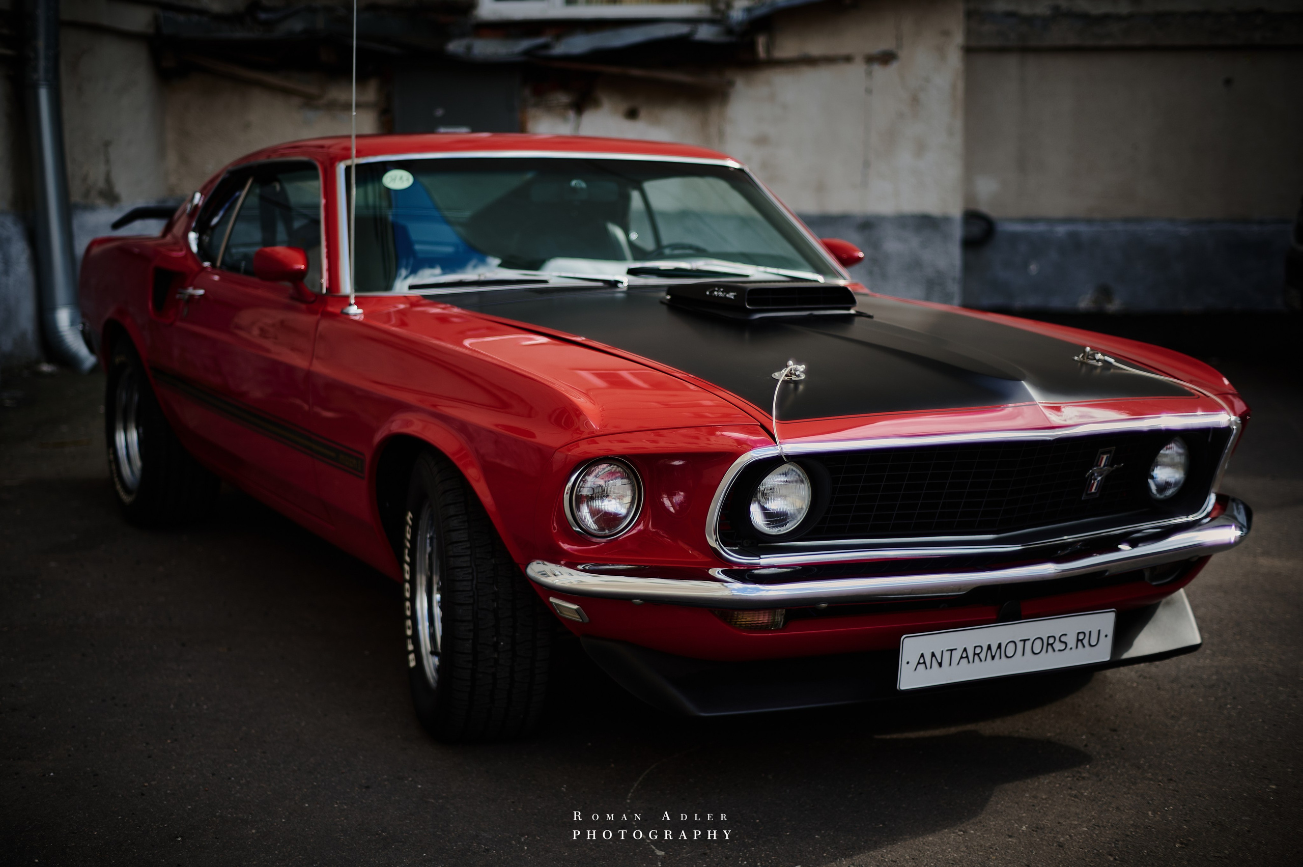这辆红色1969年Mustang Mach 1