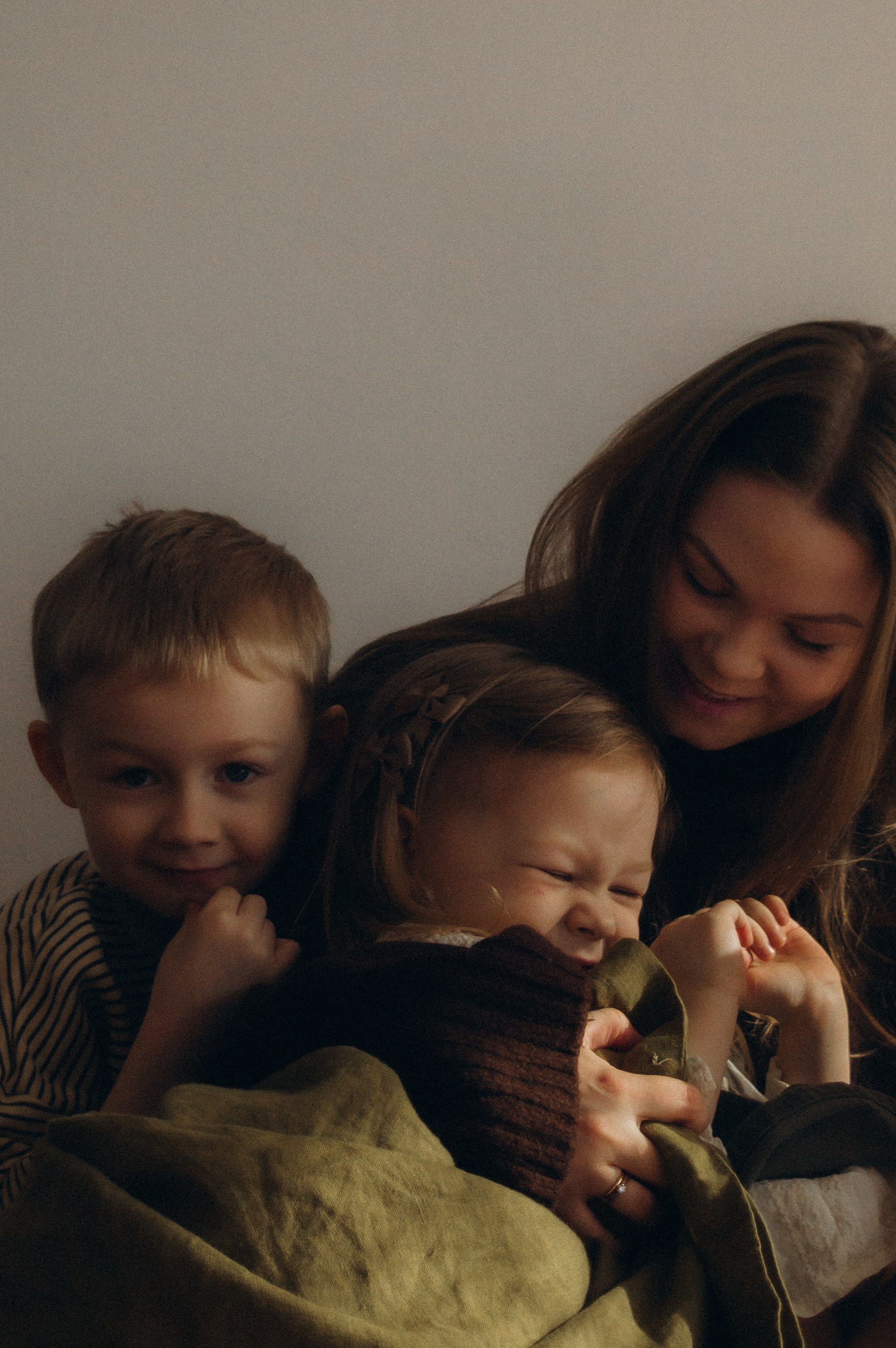 Любовь в воздухе. Семейная фотосессия в студии. Юлия Левада Семейный и женский фотограф
