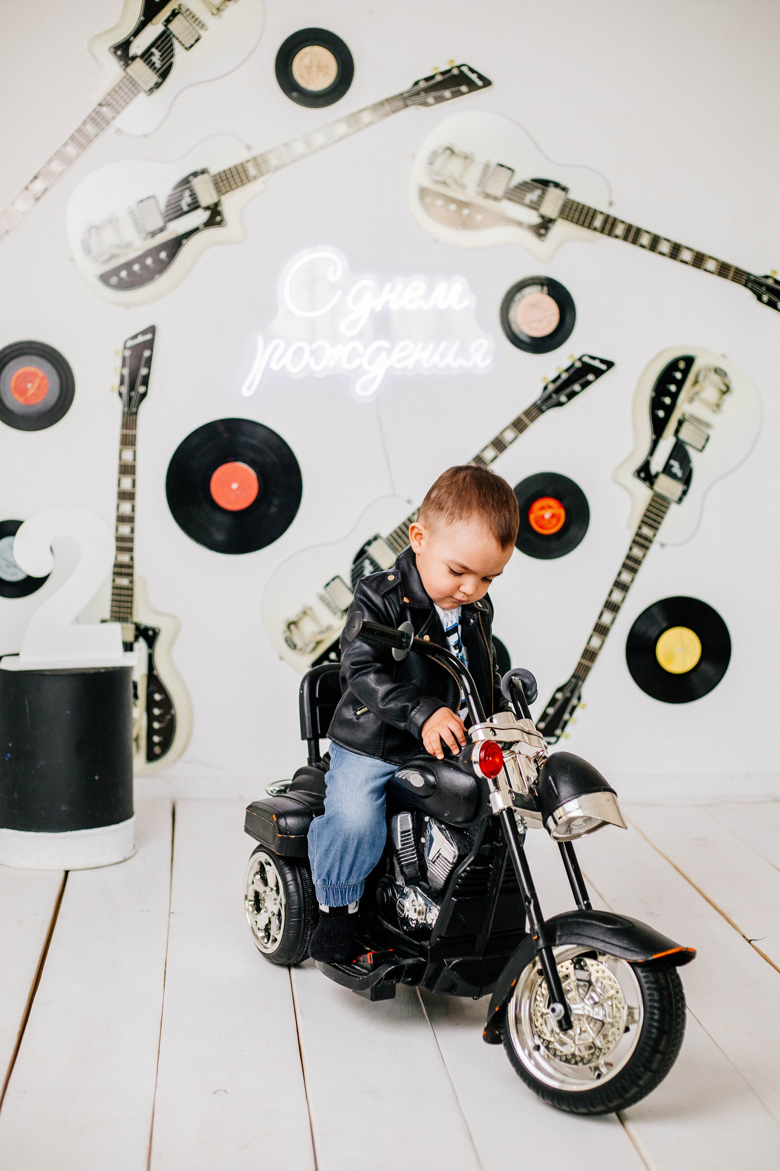 Лев с семьей. Рыжова Тамара