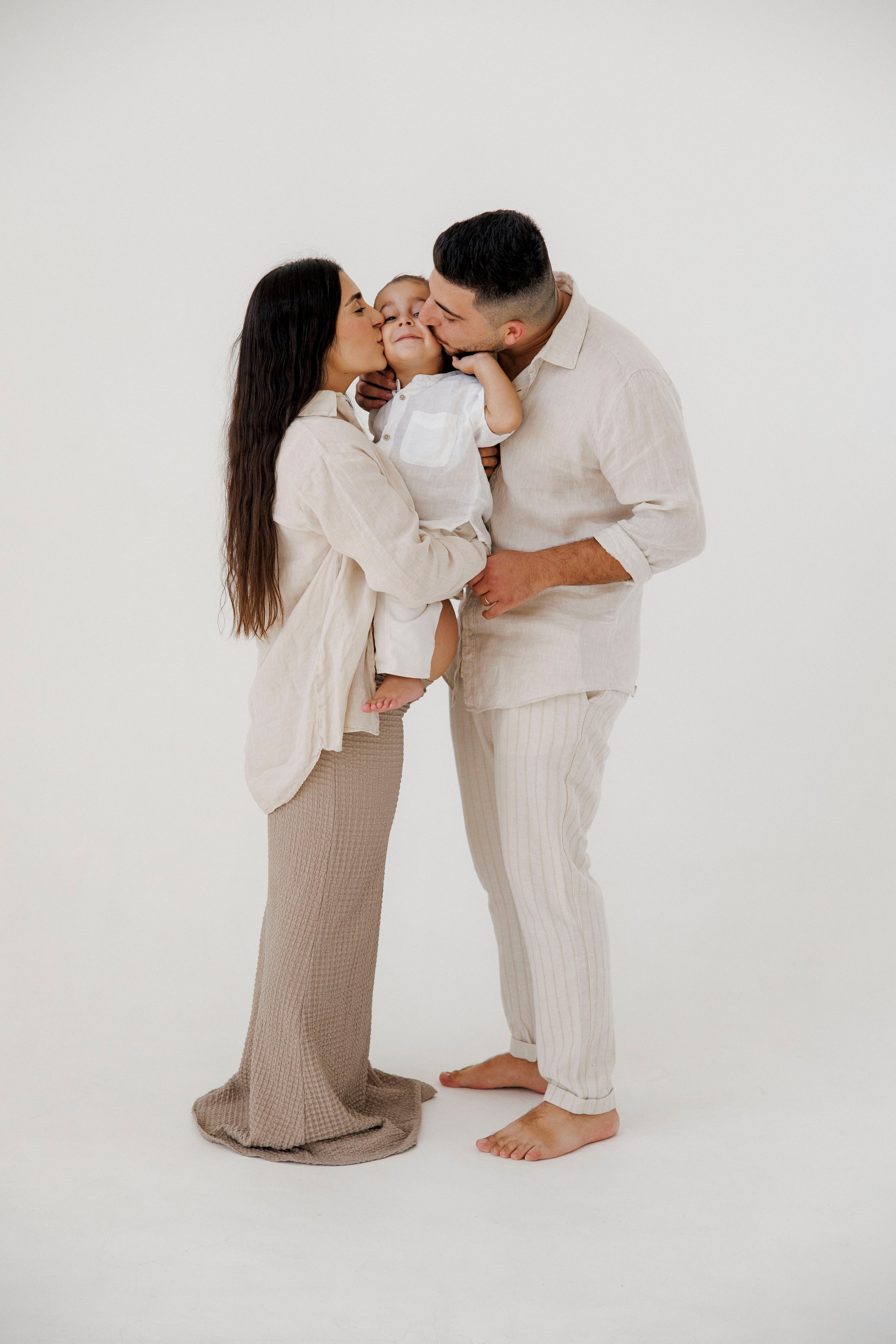 Pregnancy photoshoot inside the Grey Studio. Главная