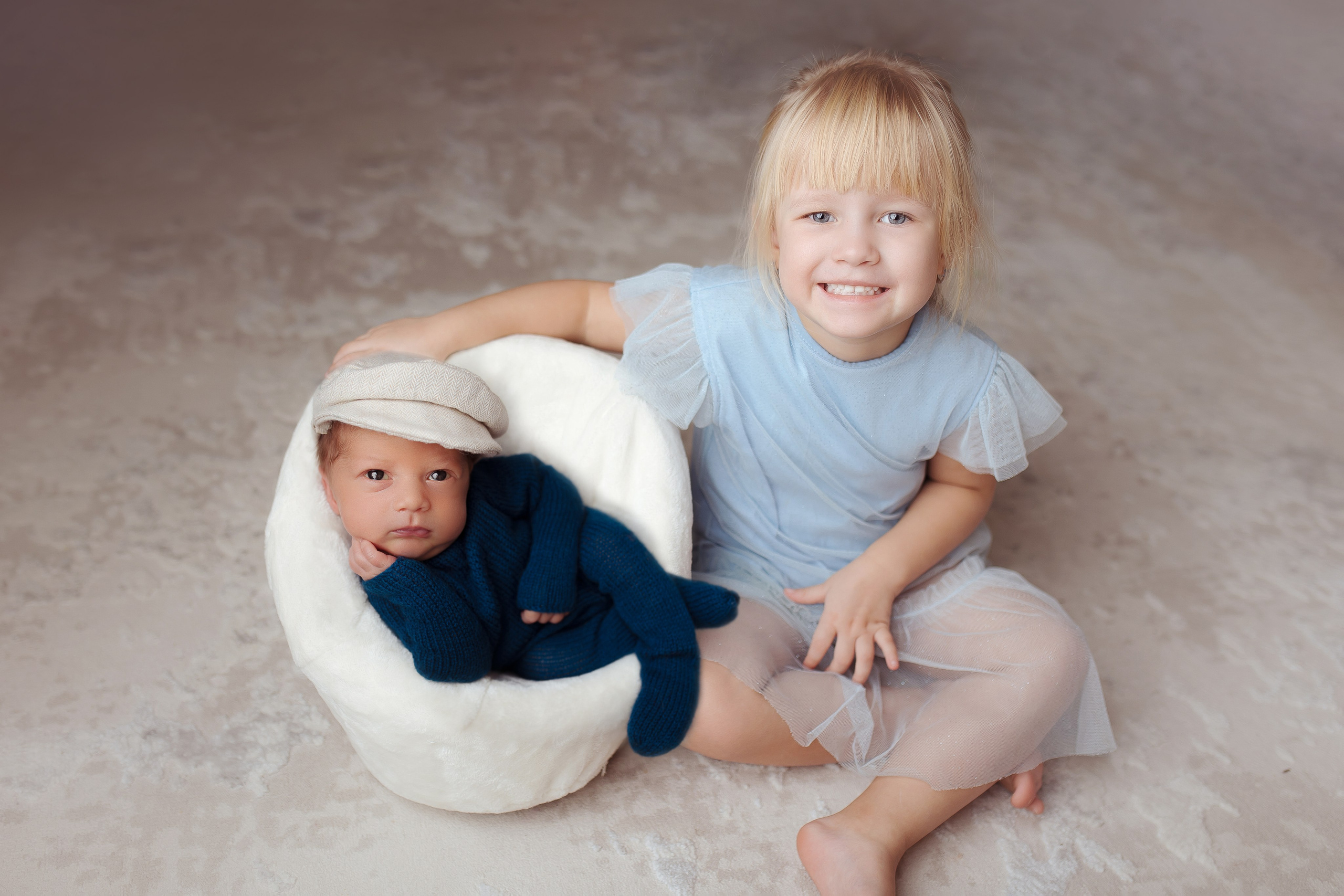 Новорожденные. Детский фотограф новорожденных Москва. годики под ключ. своя студия