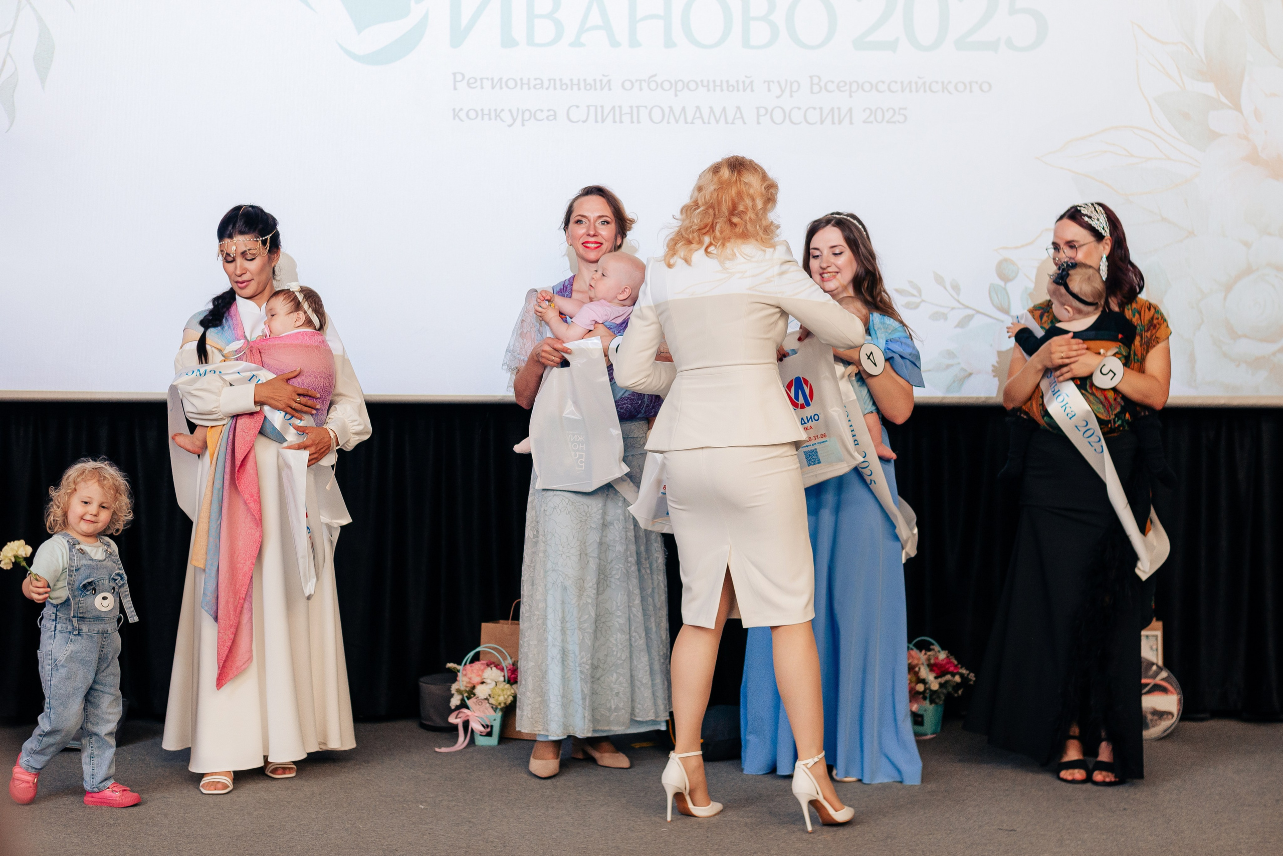 Слингомама Иваново 2025. Семейный и детский фотограф Иваново Ксения Азаренкова