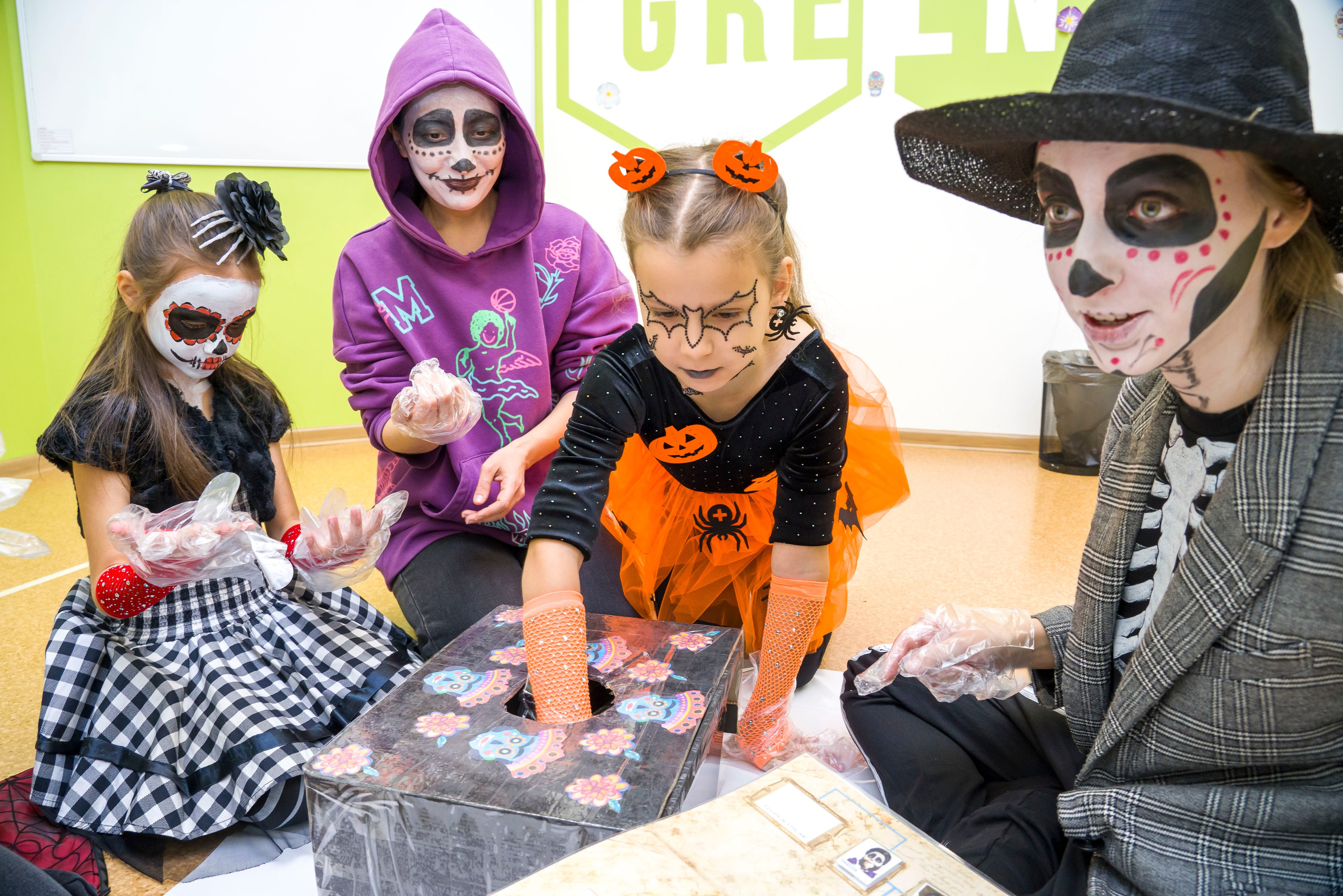 Репортаж детского праздника хеллоуин. Фотограф в Санкт-Петербурге. Репортажная и все съёмки для бизнеса