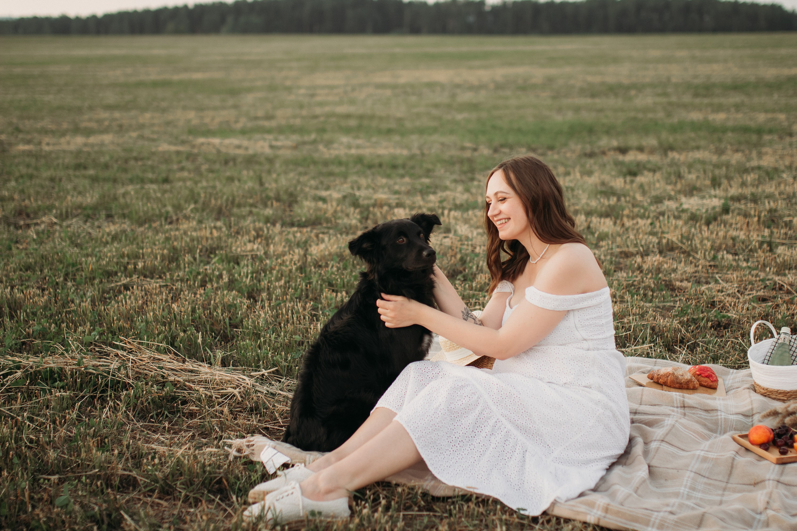 Фотосессия беременности в поле на закате. Семейный фотограф Екатеринбург Черепанова Олеся