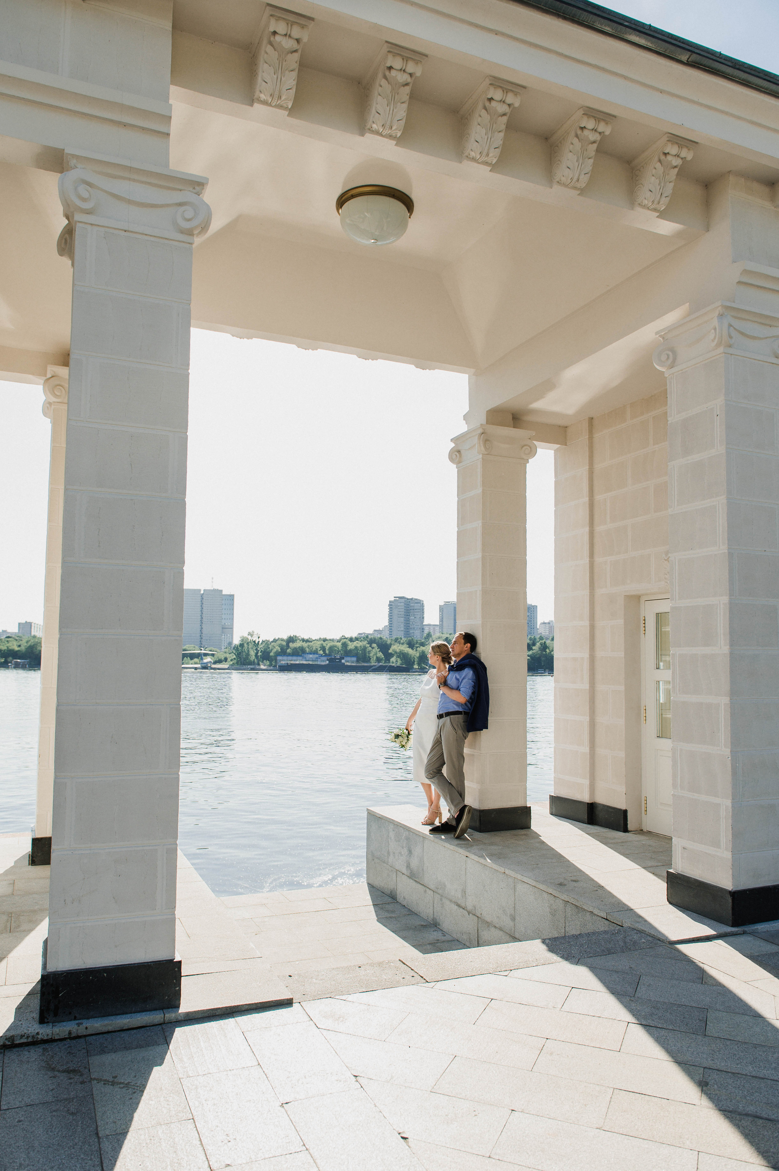 Свадебная прогулка на речном вокзале. Семейный и свадебный фотограф в Москве Татьяна Николаева