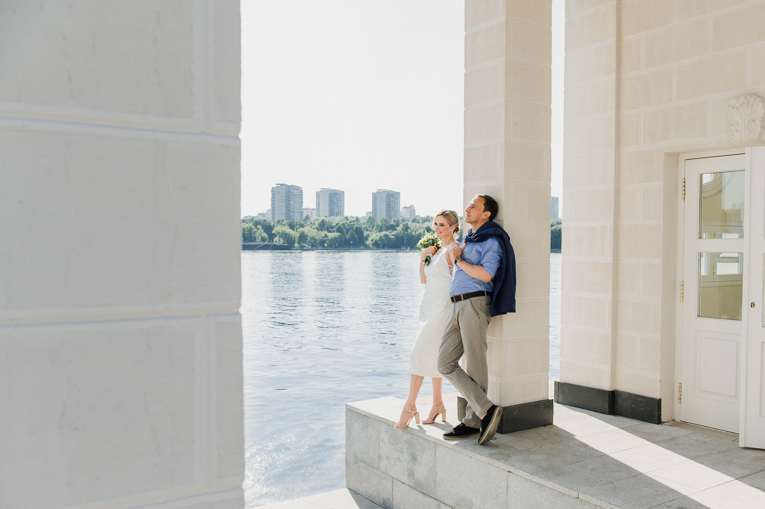 Свадебная прогулка на речном вокзале. Семейный и свадебный фотограф в Москве Татьяна Николаева