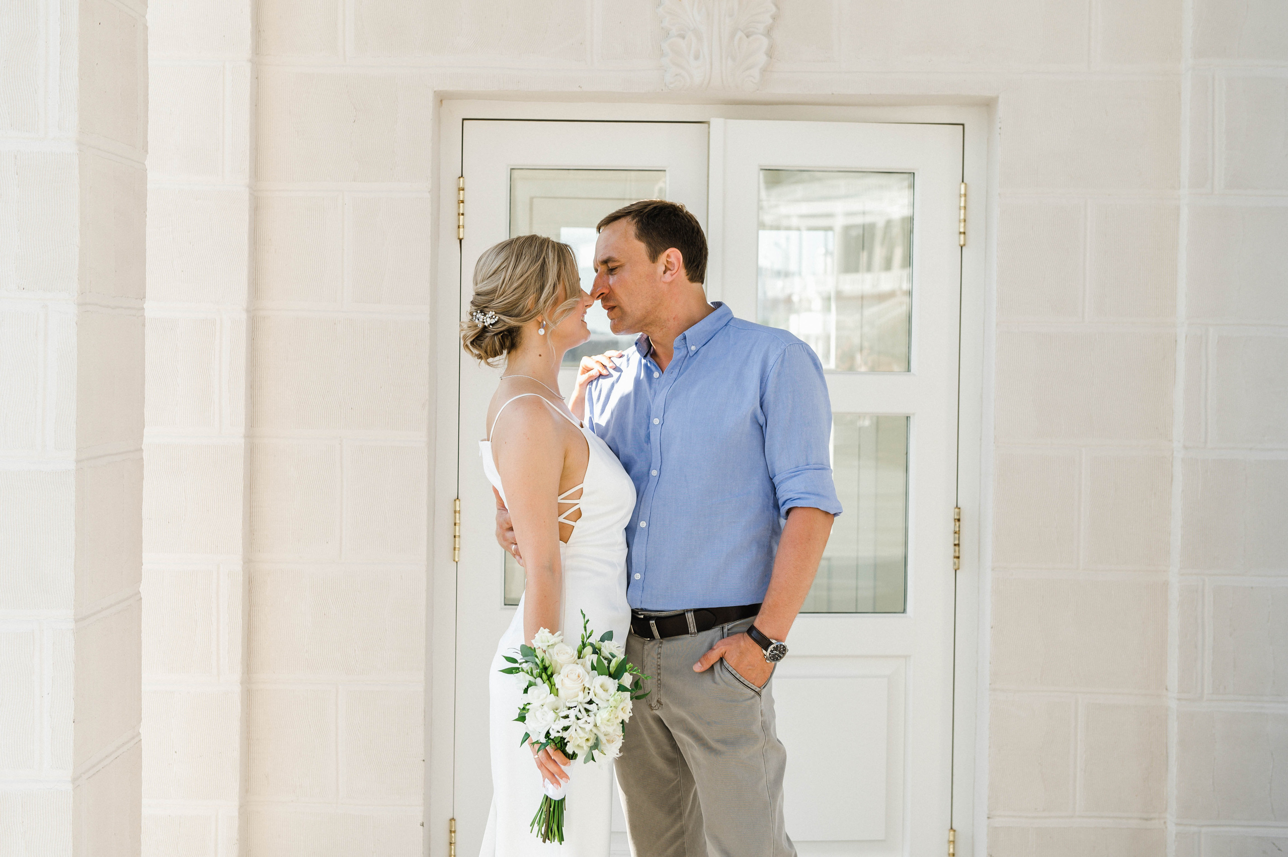 Свадебная прогулка на речном вокзале. Семейный и свадебный фотограф в Москве Татьяна Николаева