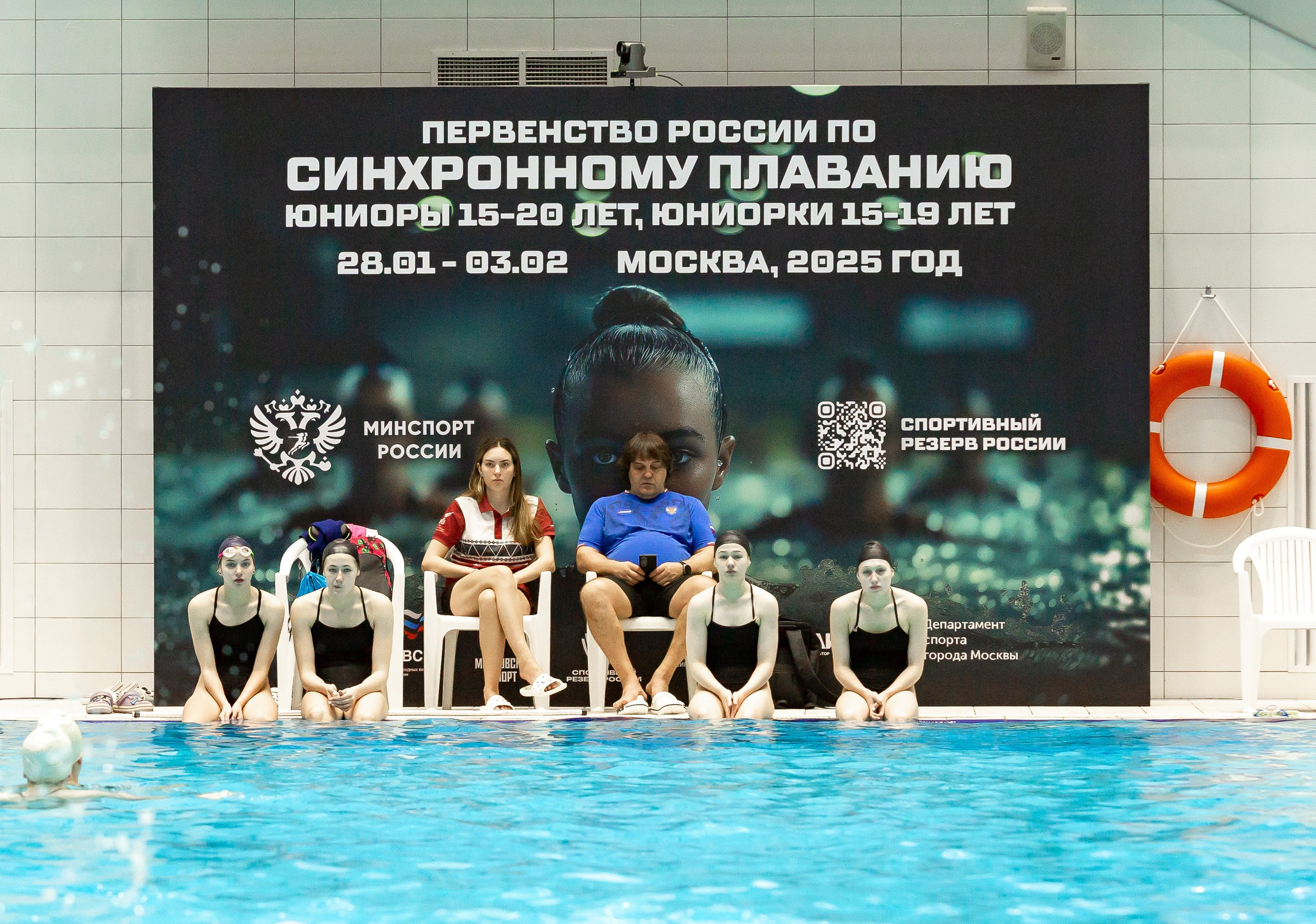 Тренировка перед соревнованиями по синхронному плаванию. Репортажный фотограф в Москве