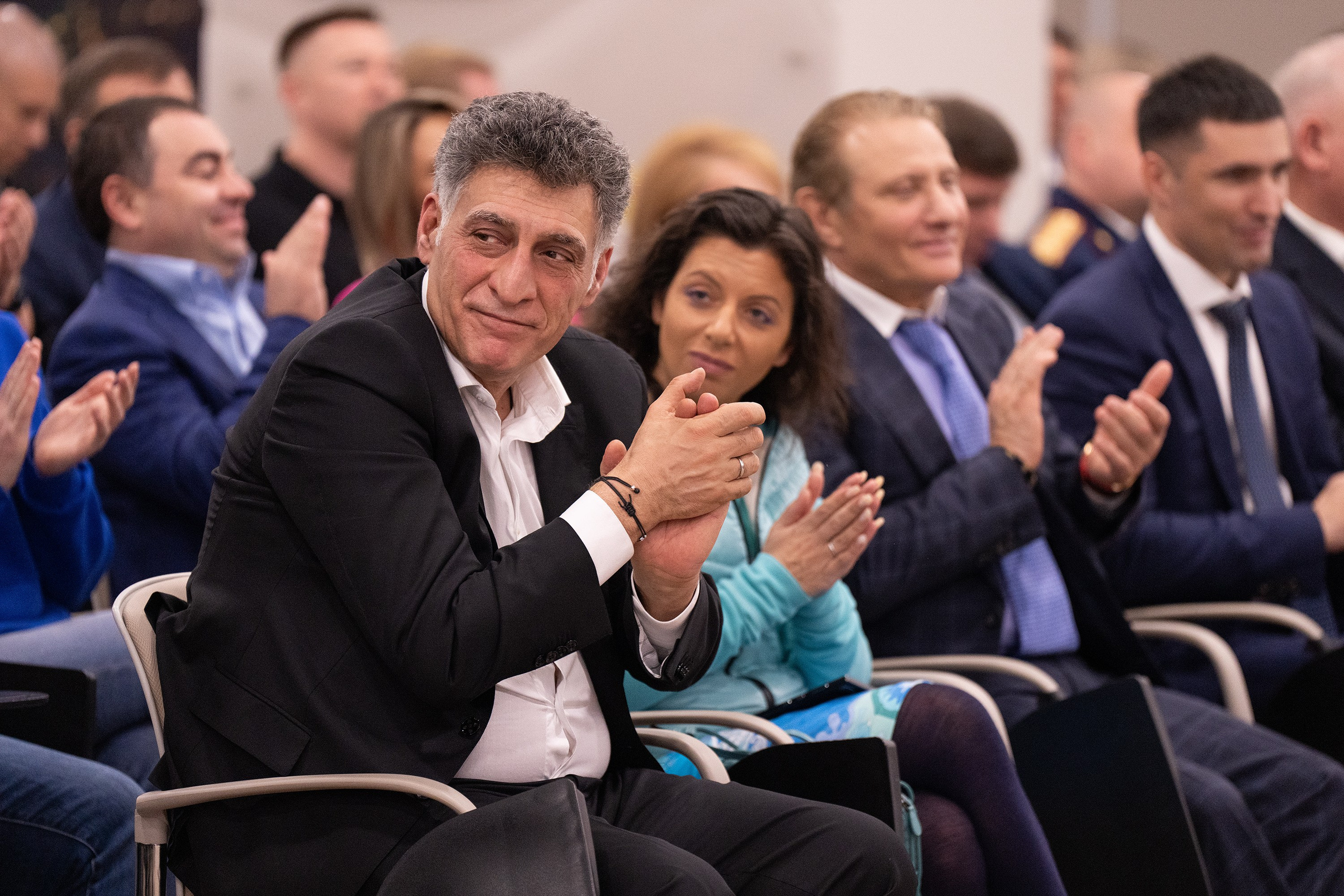 Репортажный фотограф в Сочи — профессиональная съёмка событий и мероприятий. Профессиональная фотосъемка в Сочи: репортаж, предметная, ювелирная фотосъемка, недвижимость, фуд-фотография. Фотограф Александр Афанасьев