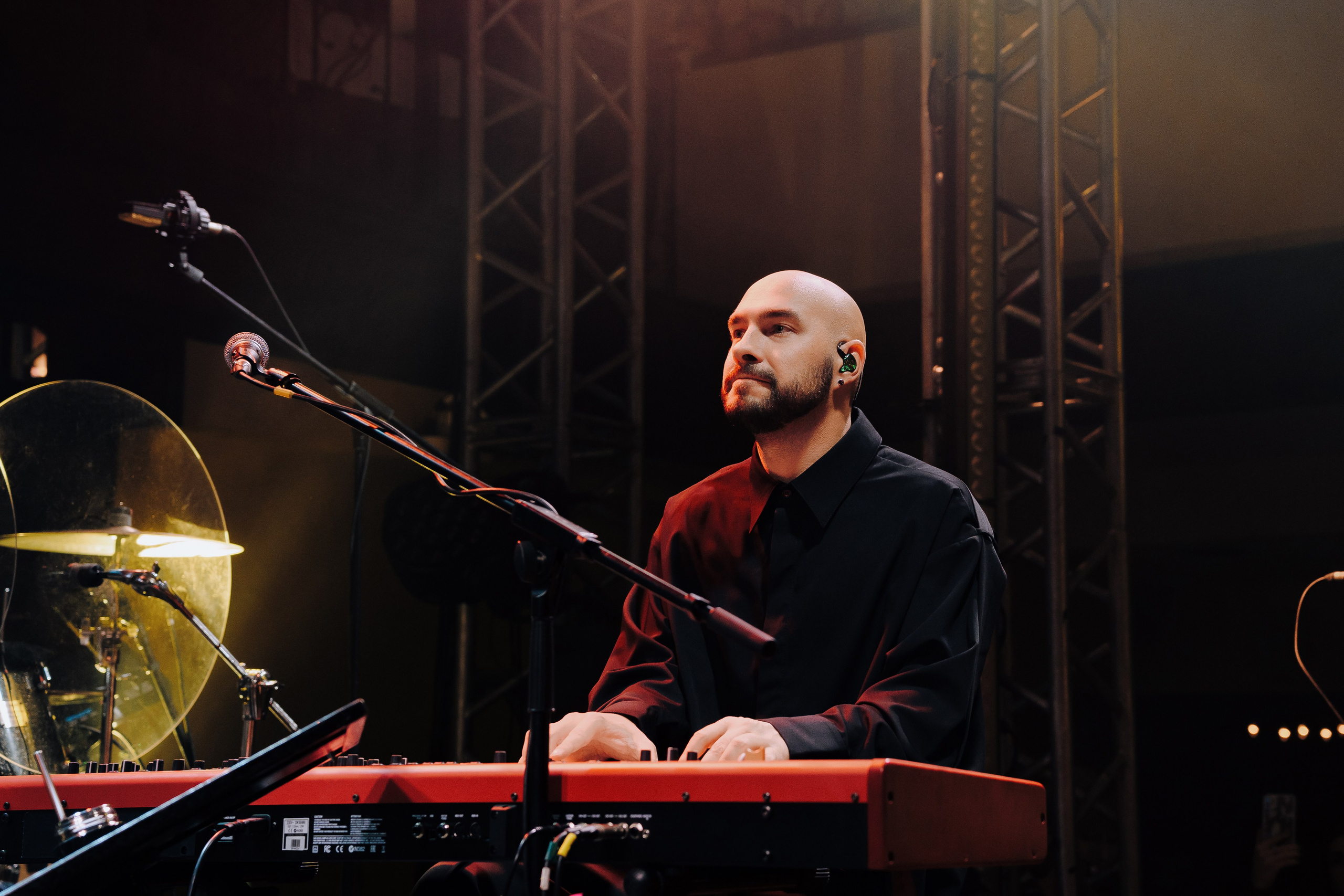 20 ЛЕТ МЕГАПОЛИС ЧЕЛЯБИНСК ХЕДЛАЙНЕР ЕЛКА. Репортажный фотограф Зуев Роман г. Челябинск