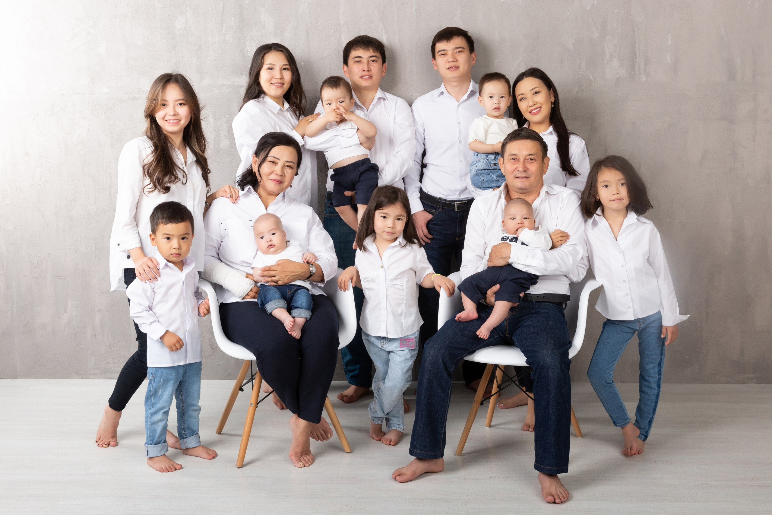 Аяулым и семья. Фотостудия Алматы. Семейная и детская фотостудия Family studio.Фотограф Алматы