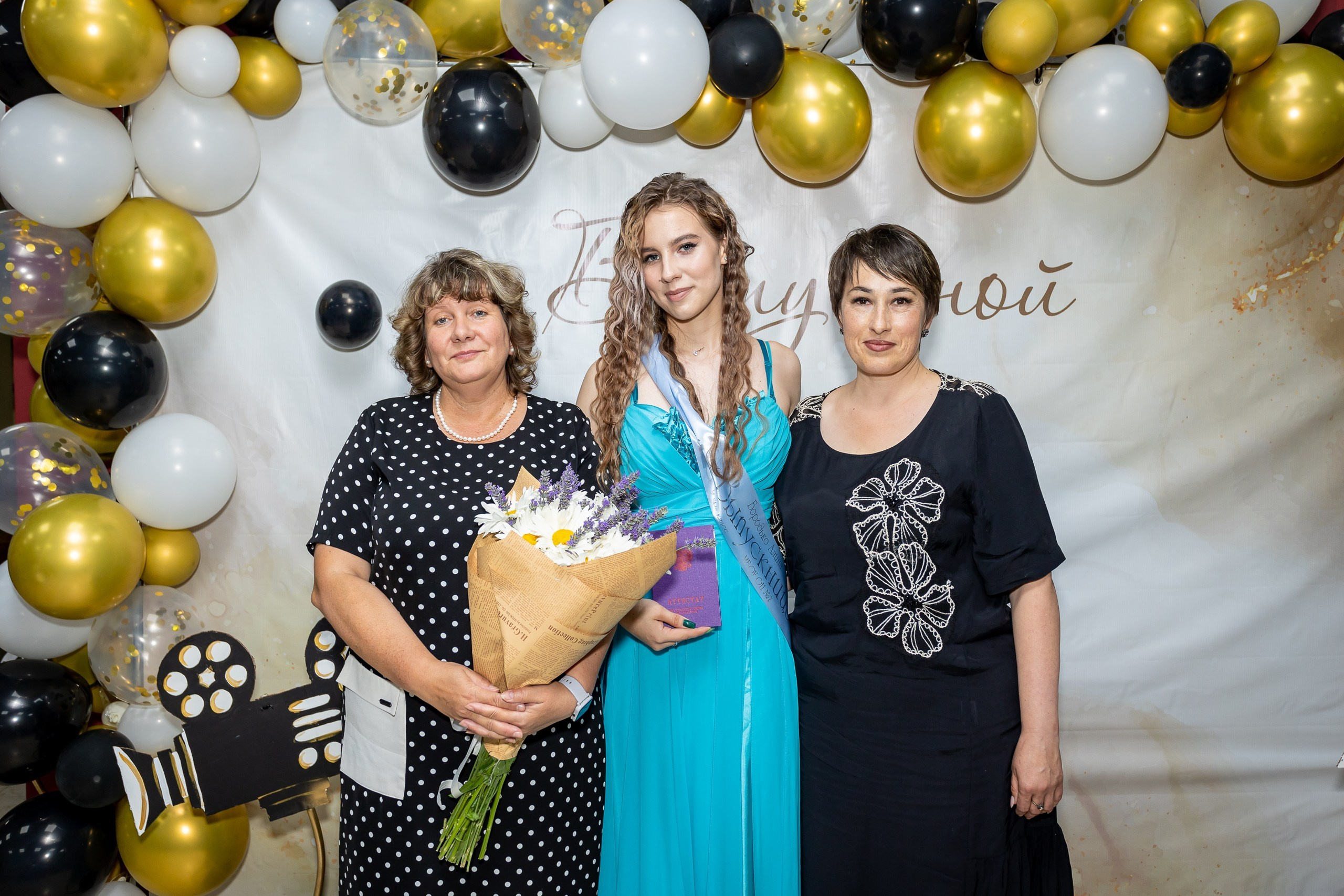 Вручение аттестата и выпускной вечер. Выпускные альбомы Майкоп, Краснодар Елена Золотарева