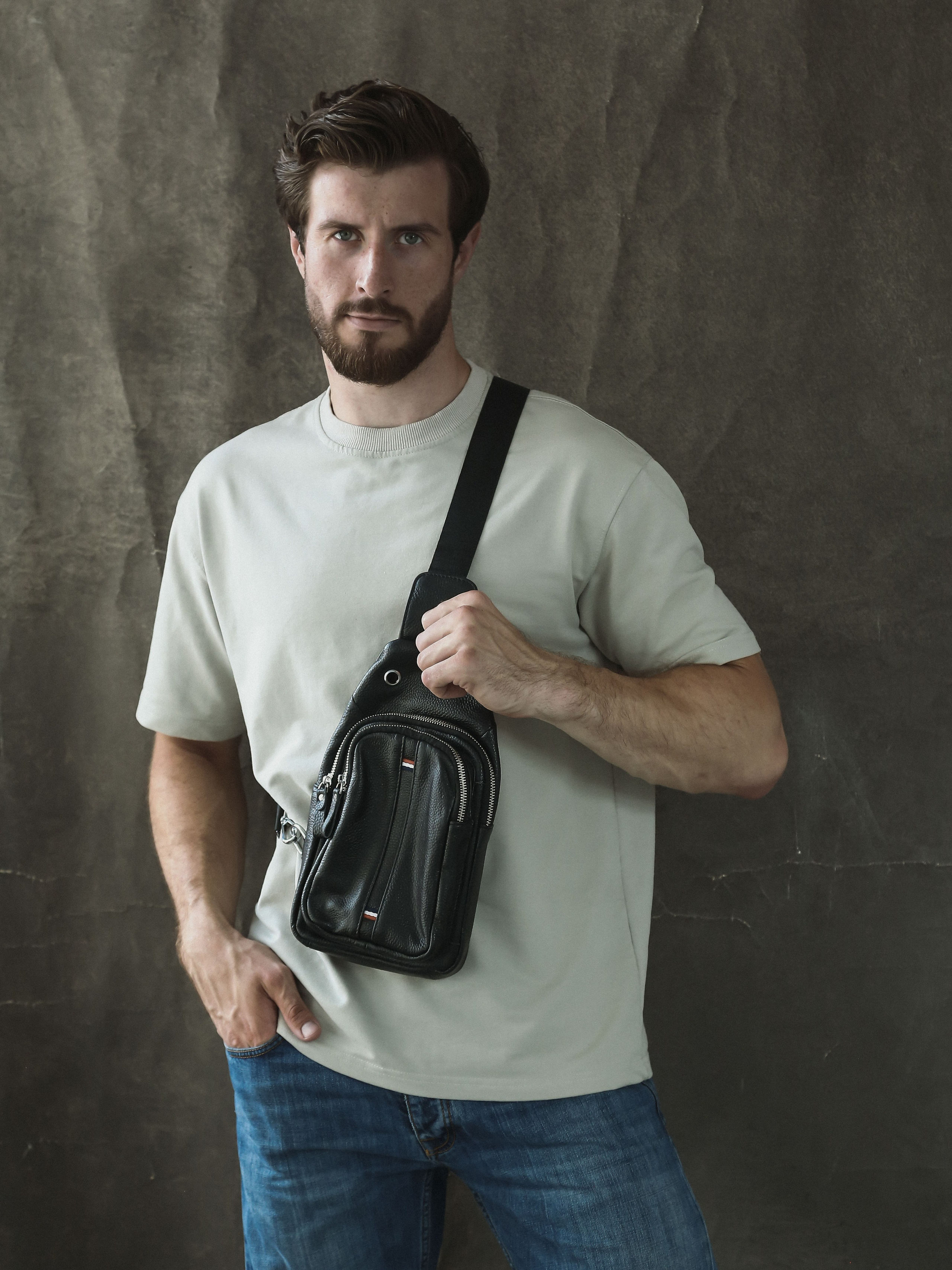 Коммерческая фотосессия мужских сумок для маркетплейсов и социальных сетей. Fashion фотограф в Санкт-Петербурге Савинова Ирина