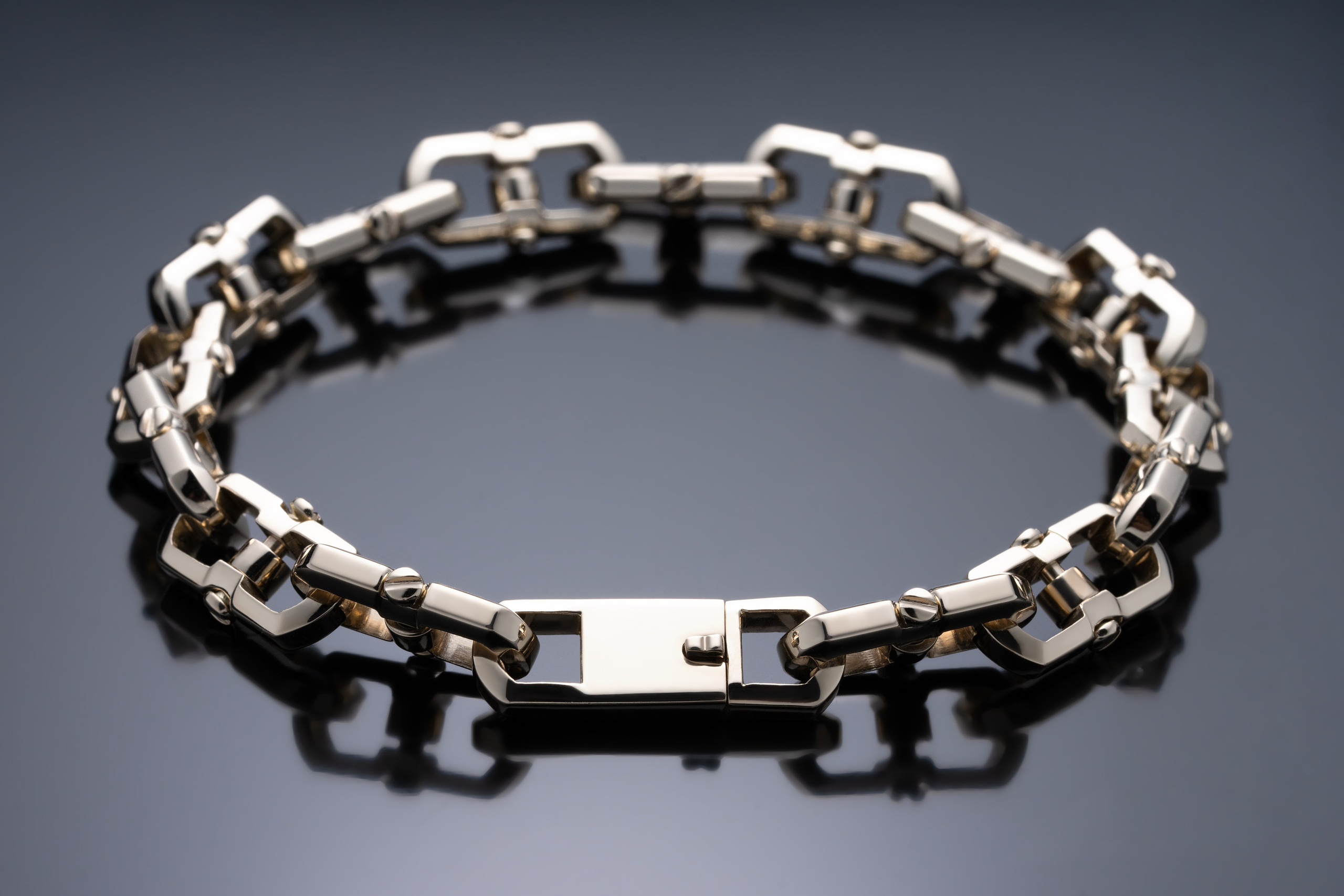 Профессиональная предметная фотосъемка в Сочи для маркетплейсов Wildberries, Ozon и других — качественные фото товаров для продаж. Профессиональная фотосъемка в Сочи: репортаж, предметная, ювелирная фотосъемка, недвижимость, фуд-фотография. Фотограф Александр Афанасьев