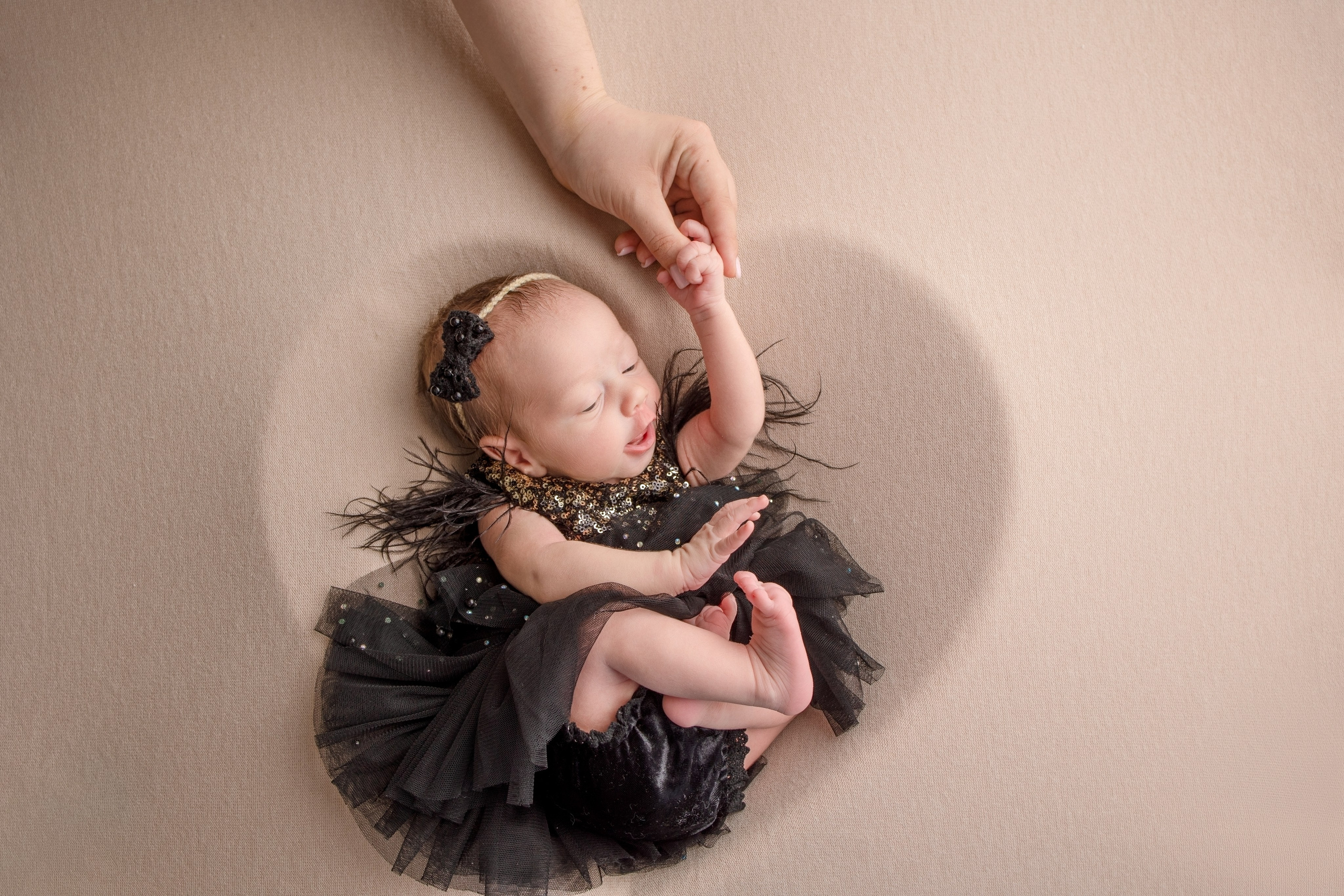 Нежная и милая фотосессия первых дней жизни Вашего ребенка в Минске. Фотограф новорождённых Минск — стоимость newborn фотосессии в Минске