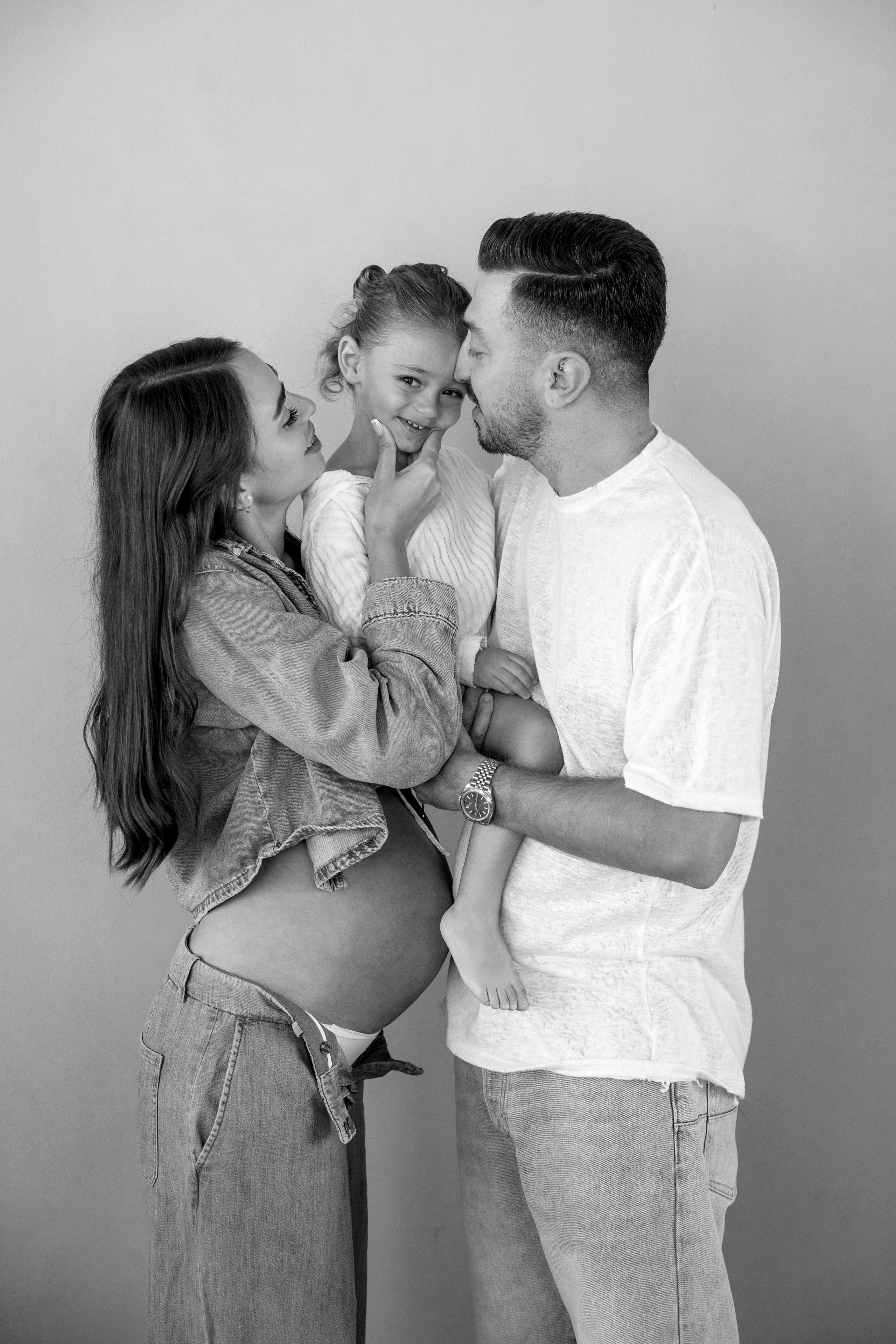 Pregnancy photoshoot inside the studio in Tel Aviv. Главная