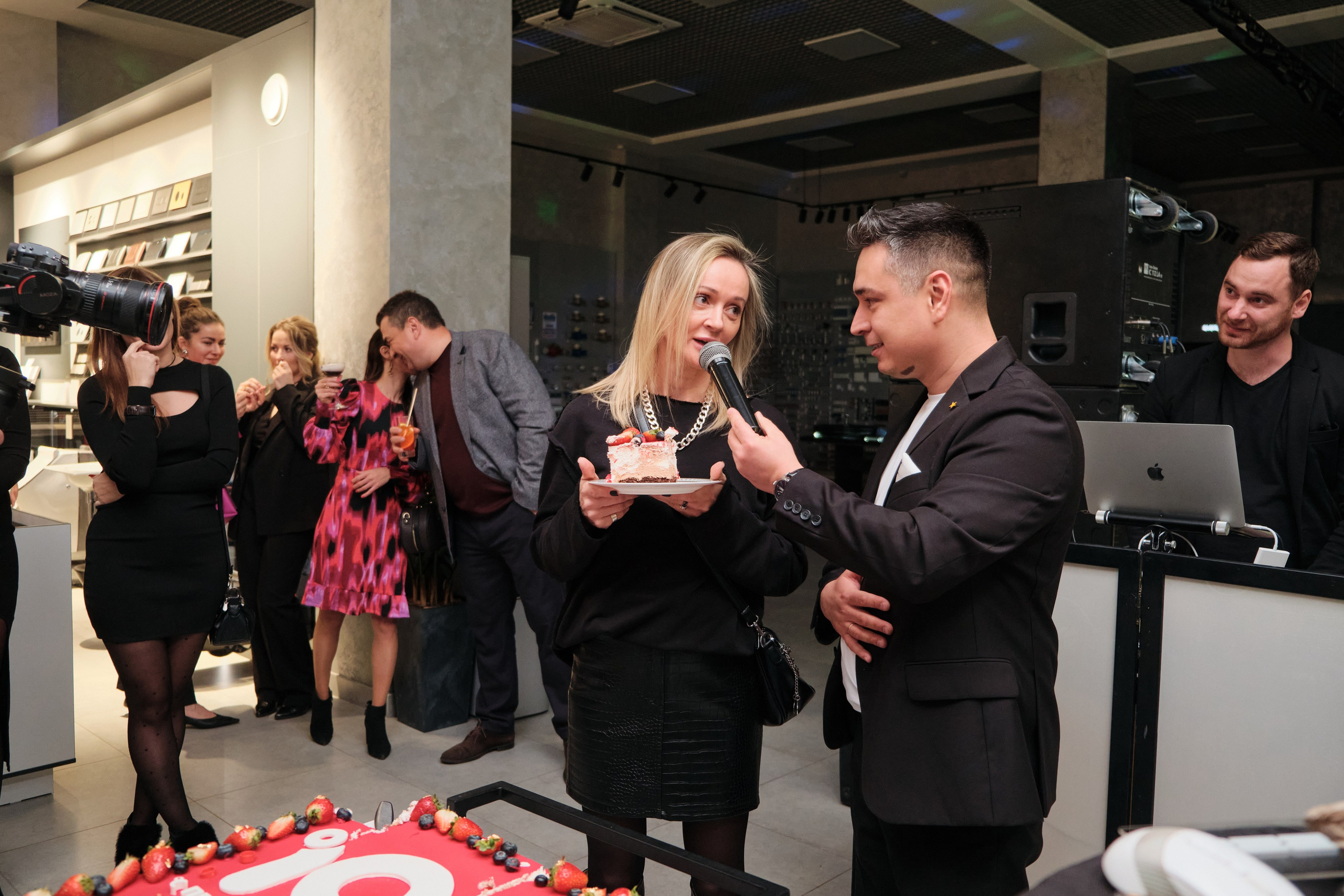 Открытие салона 100 градусов. Антон Ив